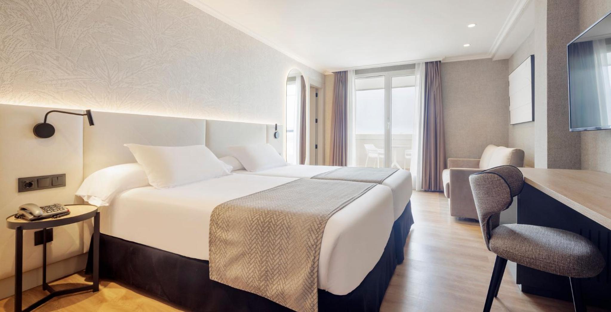 Habitación Triple Superior con Terraza (2 Adultos + 1 Niño)