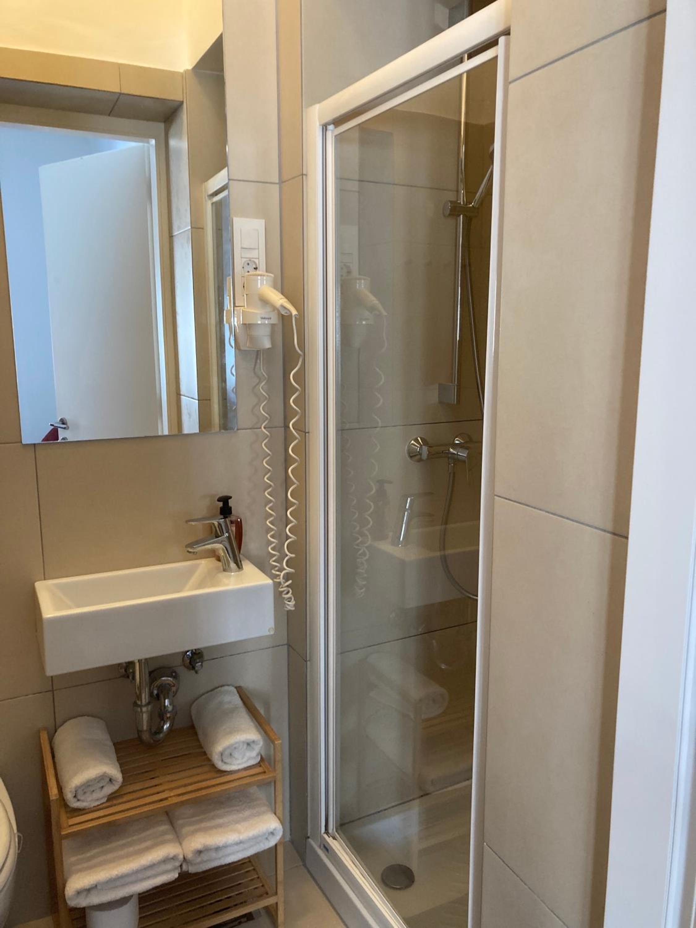 Small Single Room photo 2
