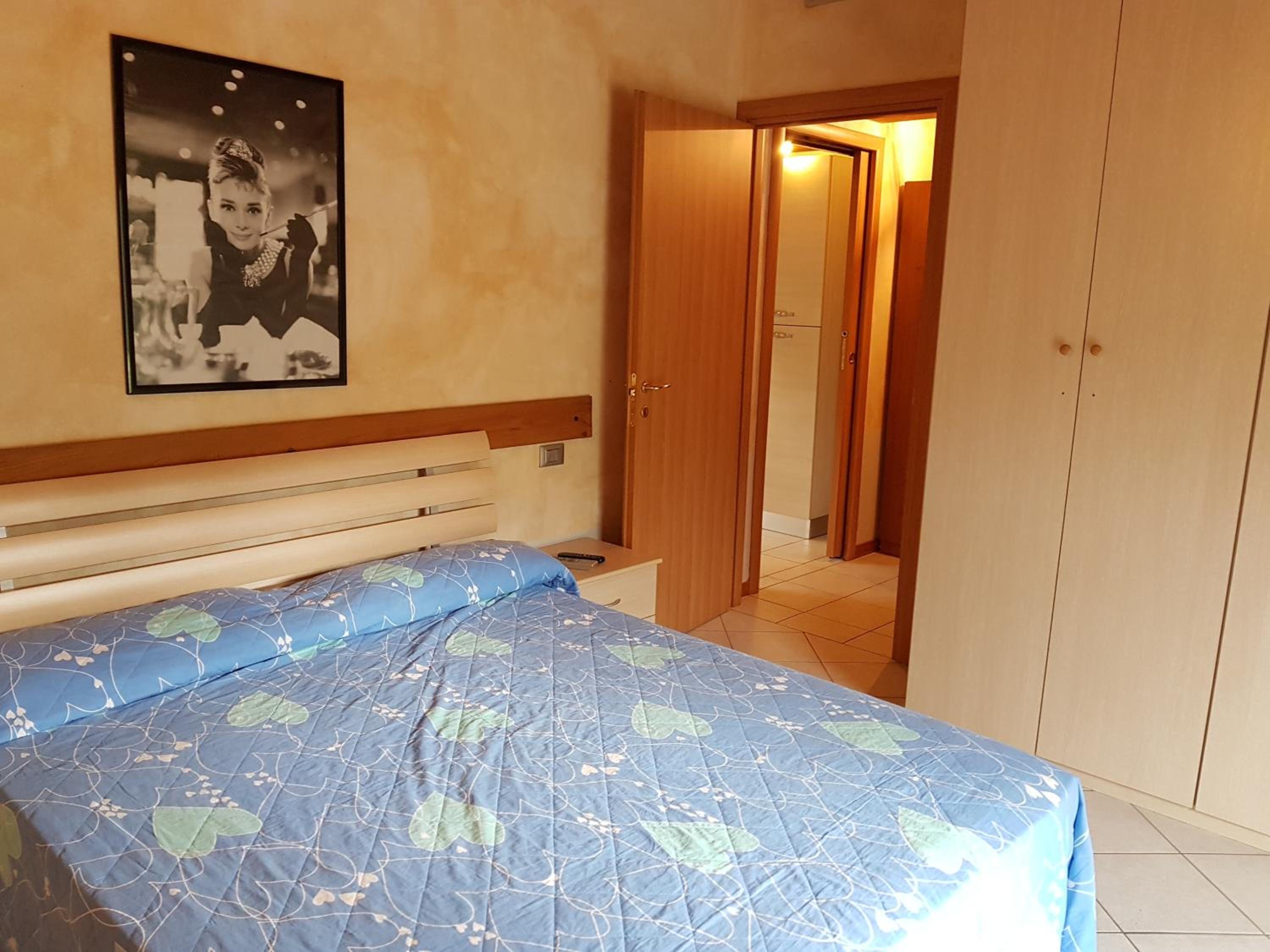 Large Double Room photo 3
