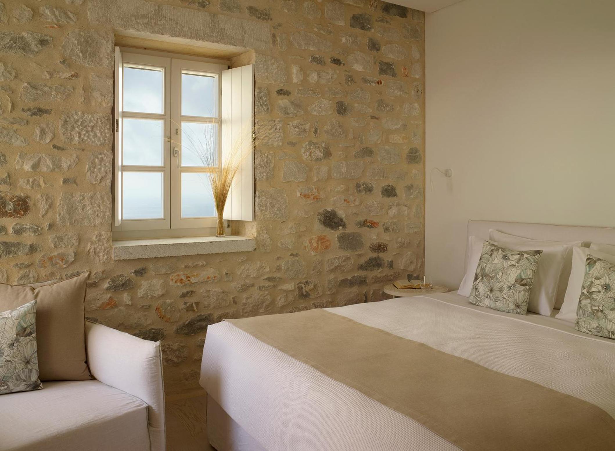 Superior Suite - Photo 9