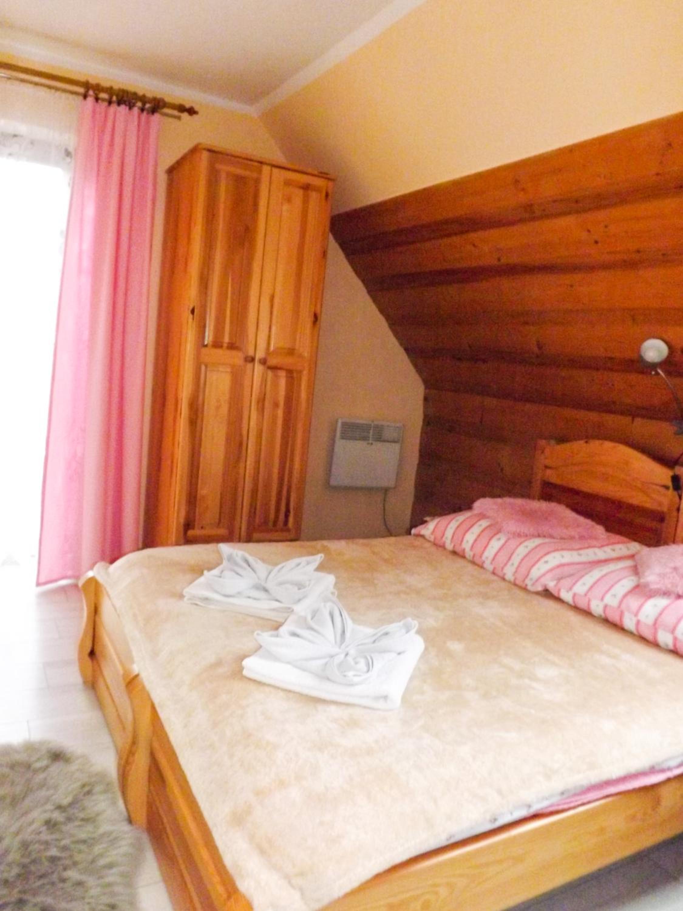 Twin Room with Bathroom - Photo 4