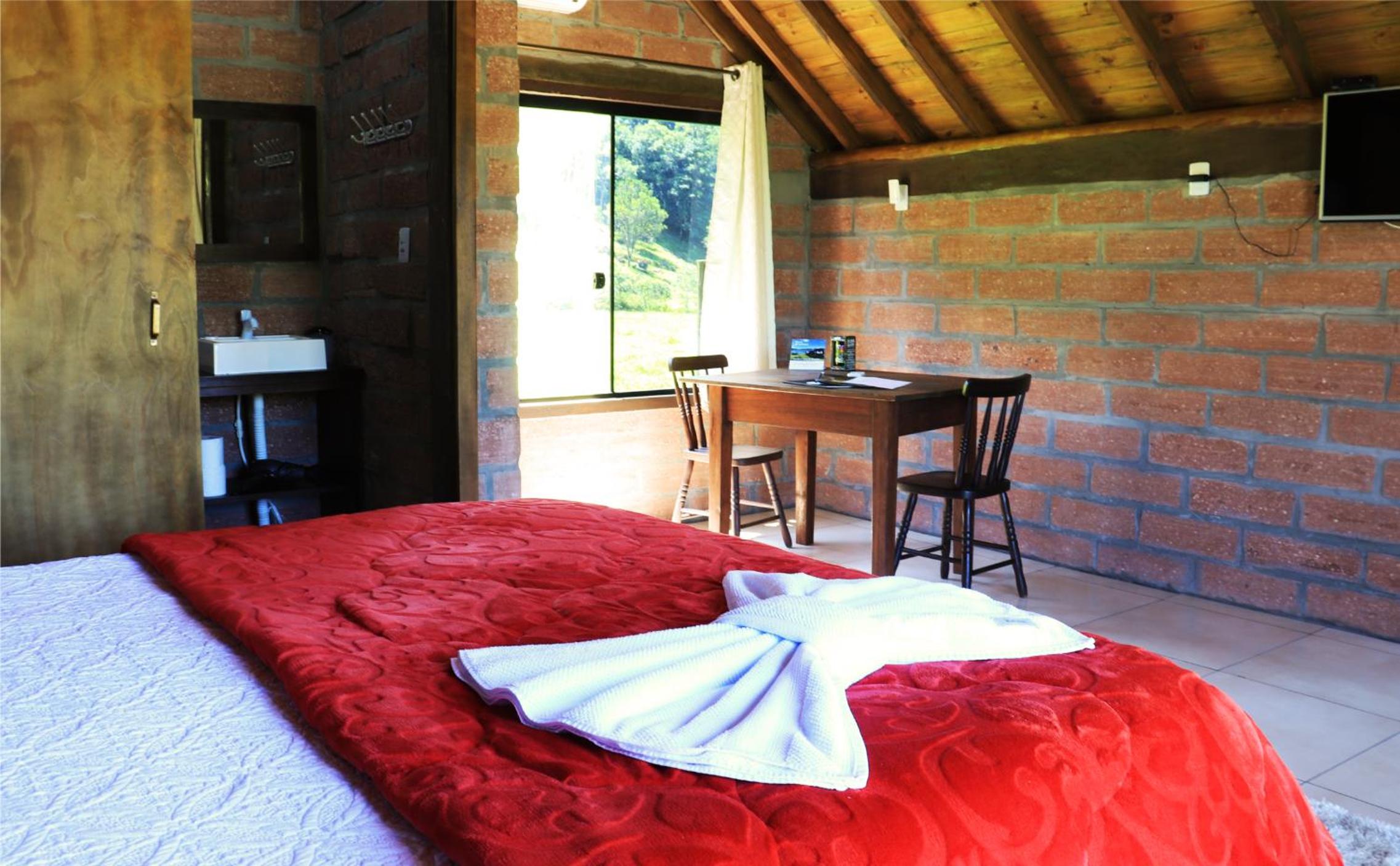 Superior Suite - Photo 9