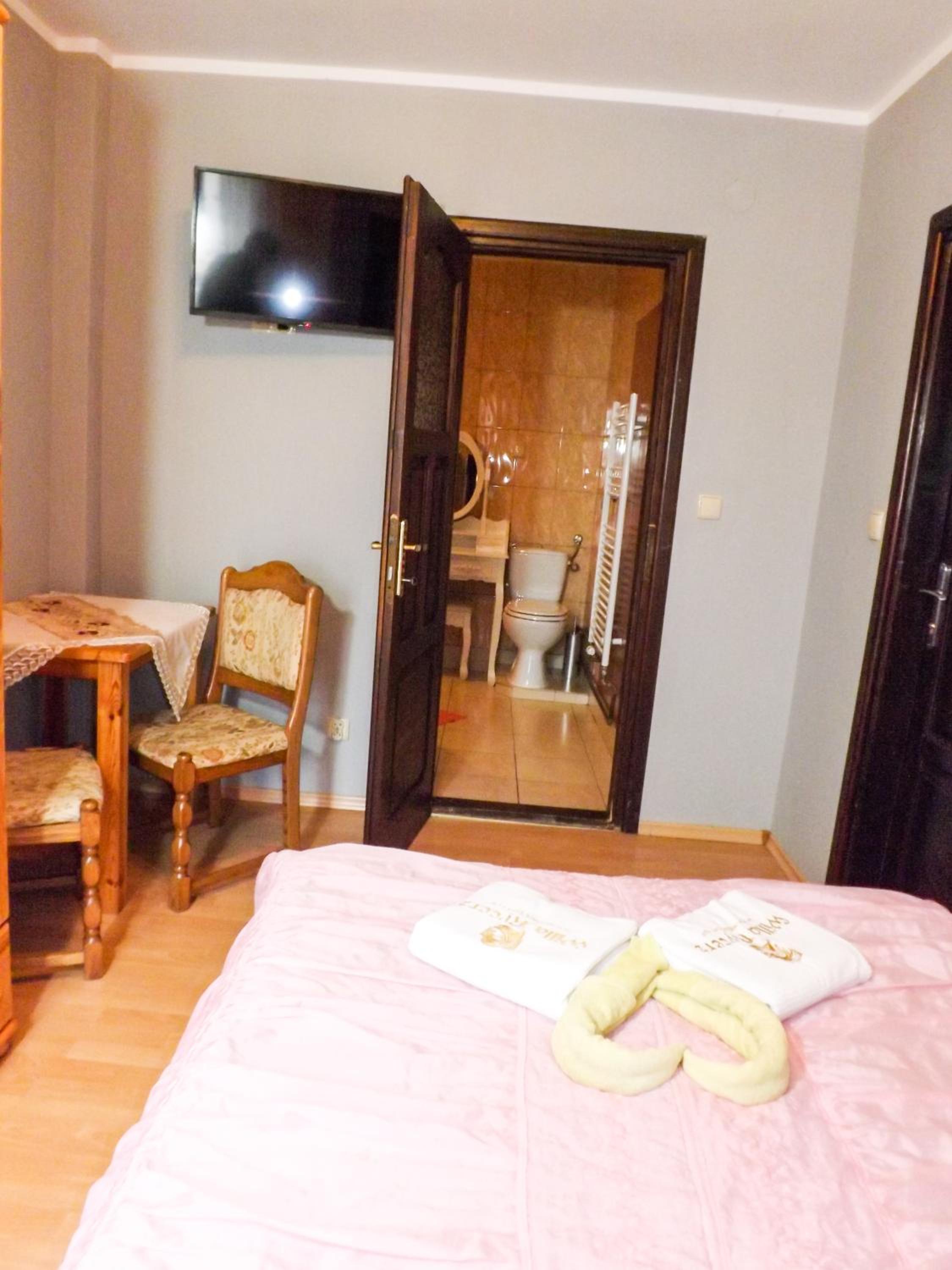 Double Room with Private Bathroom - Photo 7