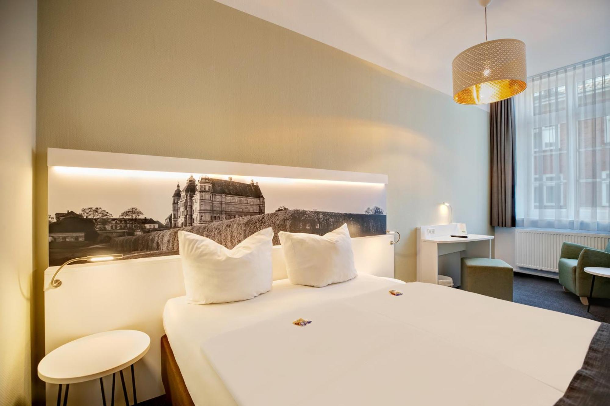 Large Double Room - Photo 14