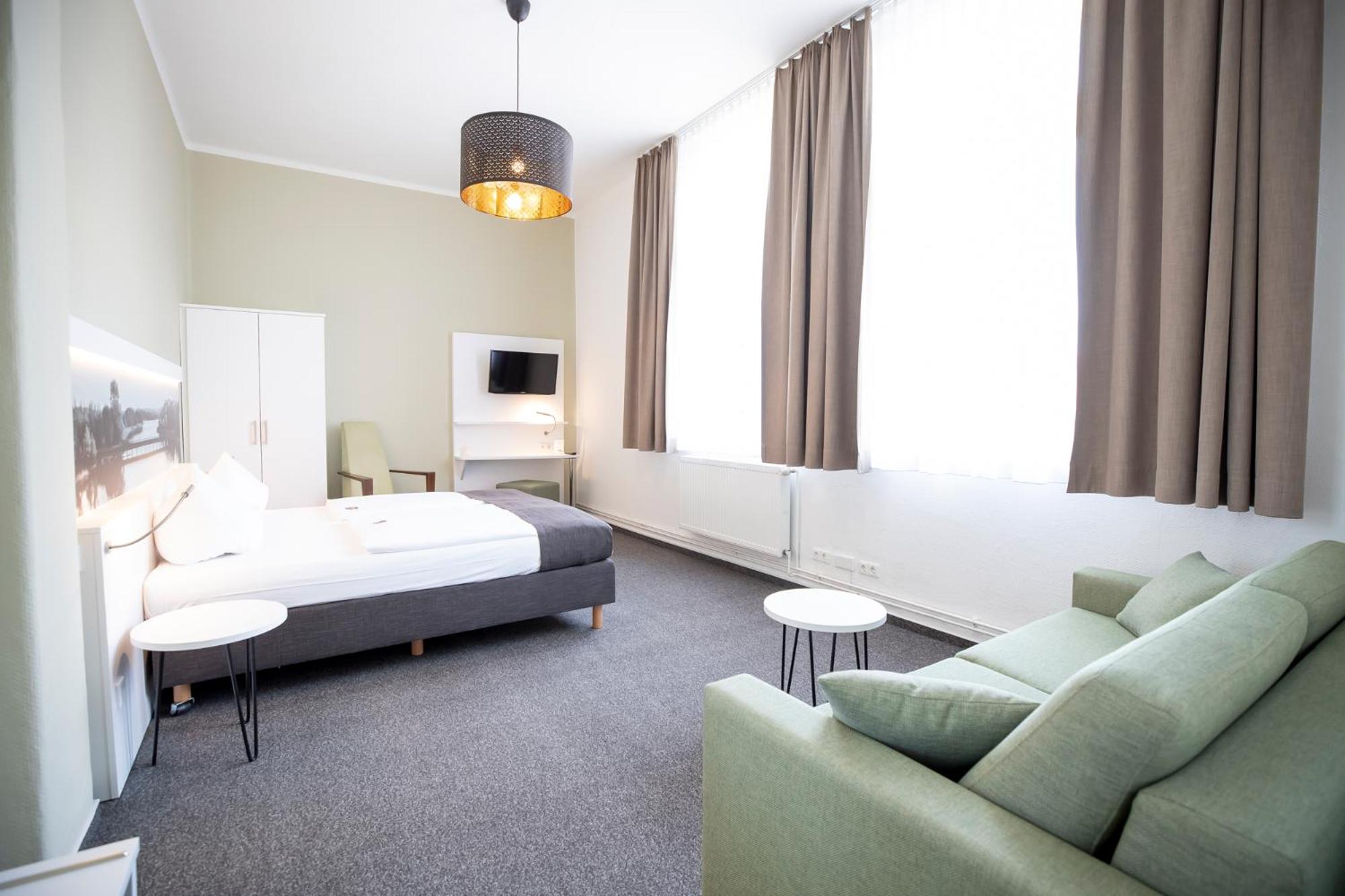 Large Double Room - Photo 2