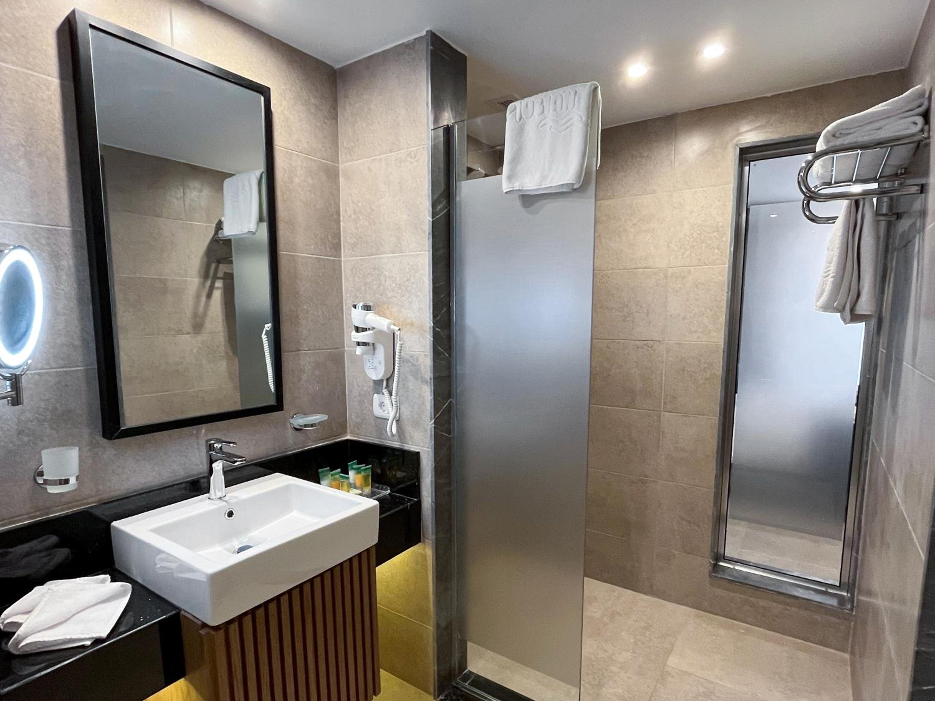 Superior Double or Twin Room - Photo 8