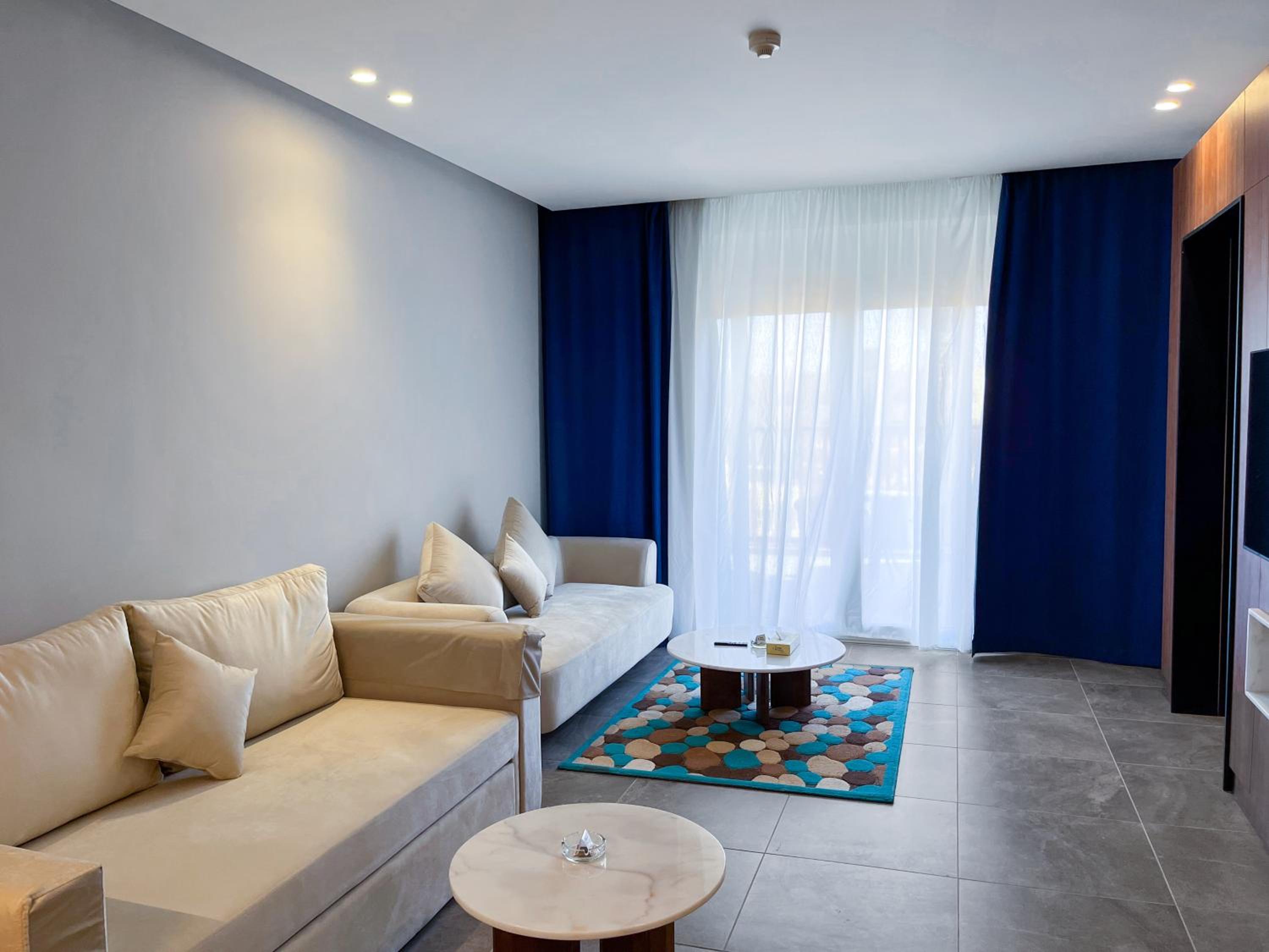 Executive Suite - Photo 6