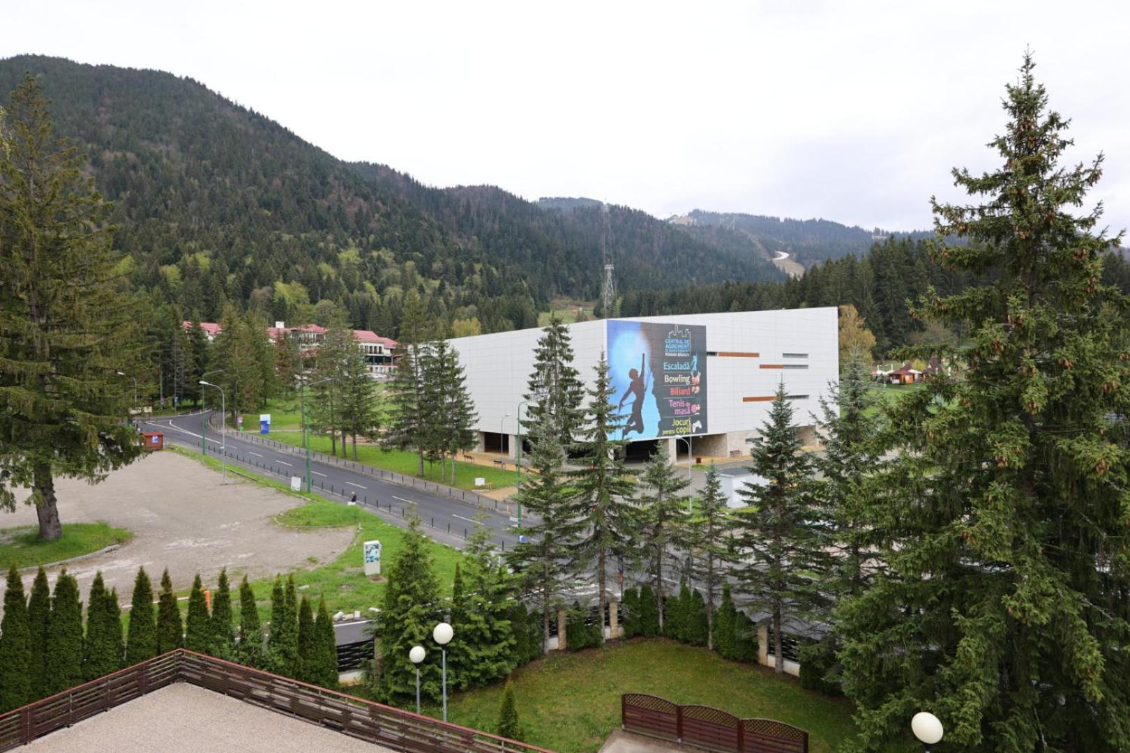 Apartment with Mountain View - Photo 12