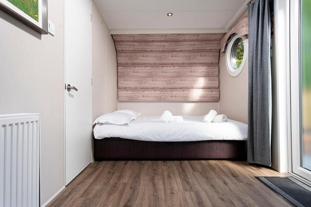 Hive Self Catering Pod with Balcony (Dog Friendly)