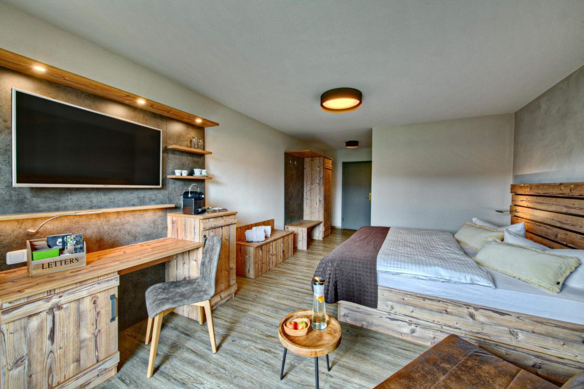 Deluxe Double Room with Balcony photo 3