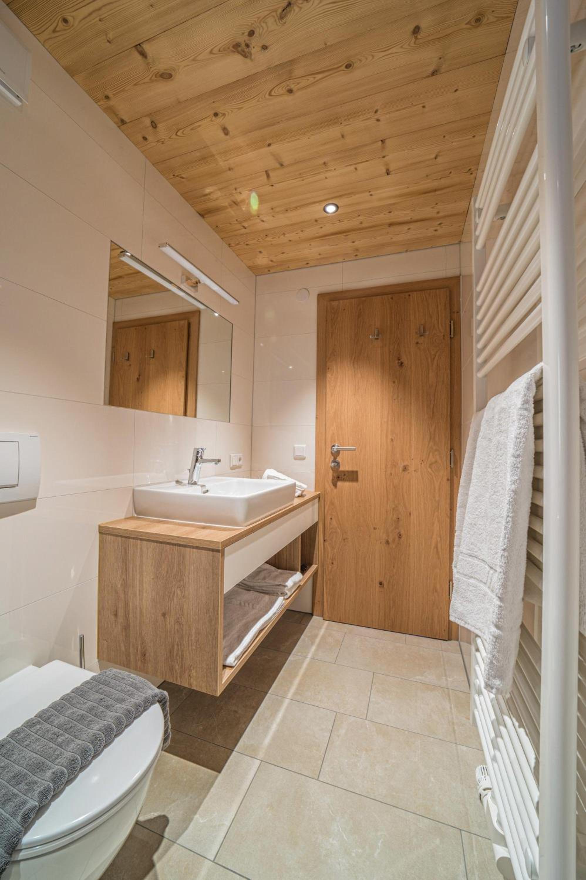 Apartment with Shower photo 3