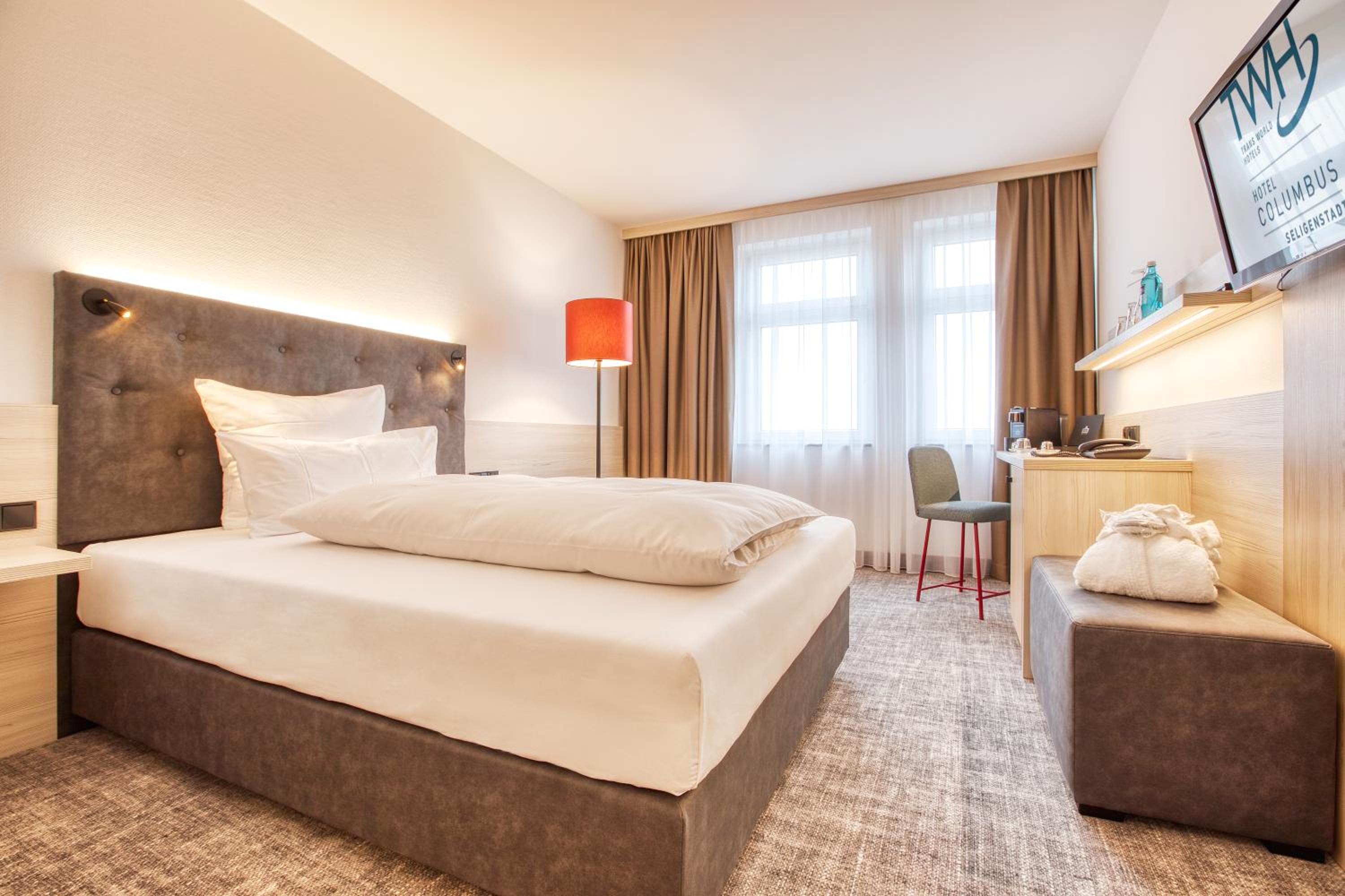 Superior room with queensize bed  photo 2