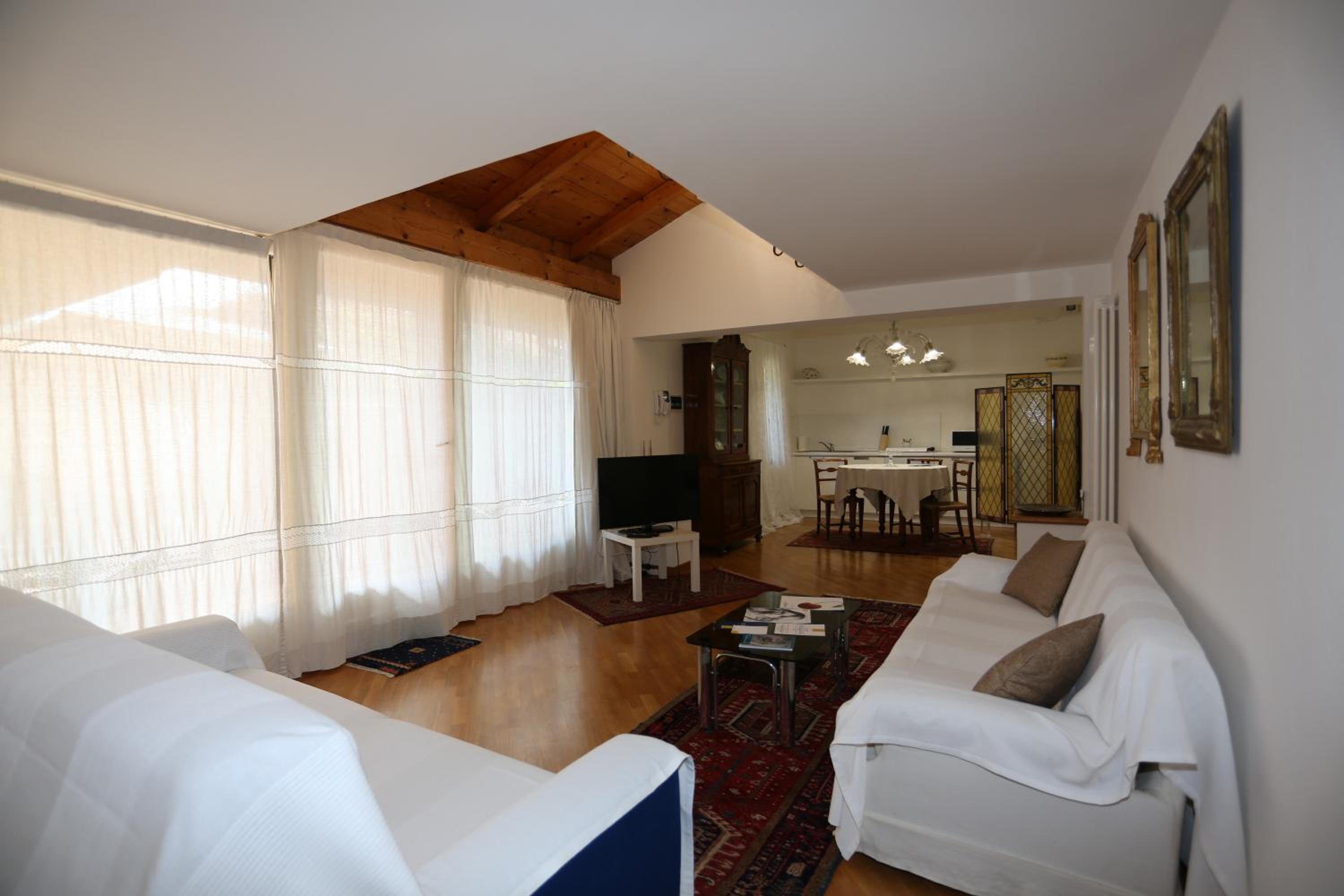 Executive King Suite - Photo 6
