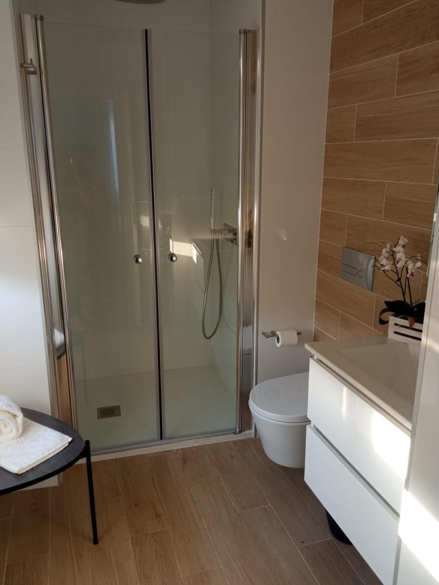 Deluxe Double or Twin Room with City View - Photo 9