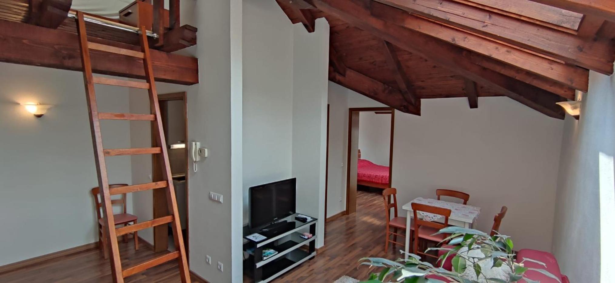 One-Bedroom Apartment - Photo 3