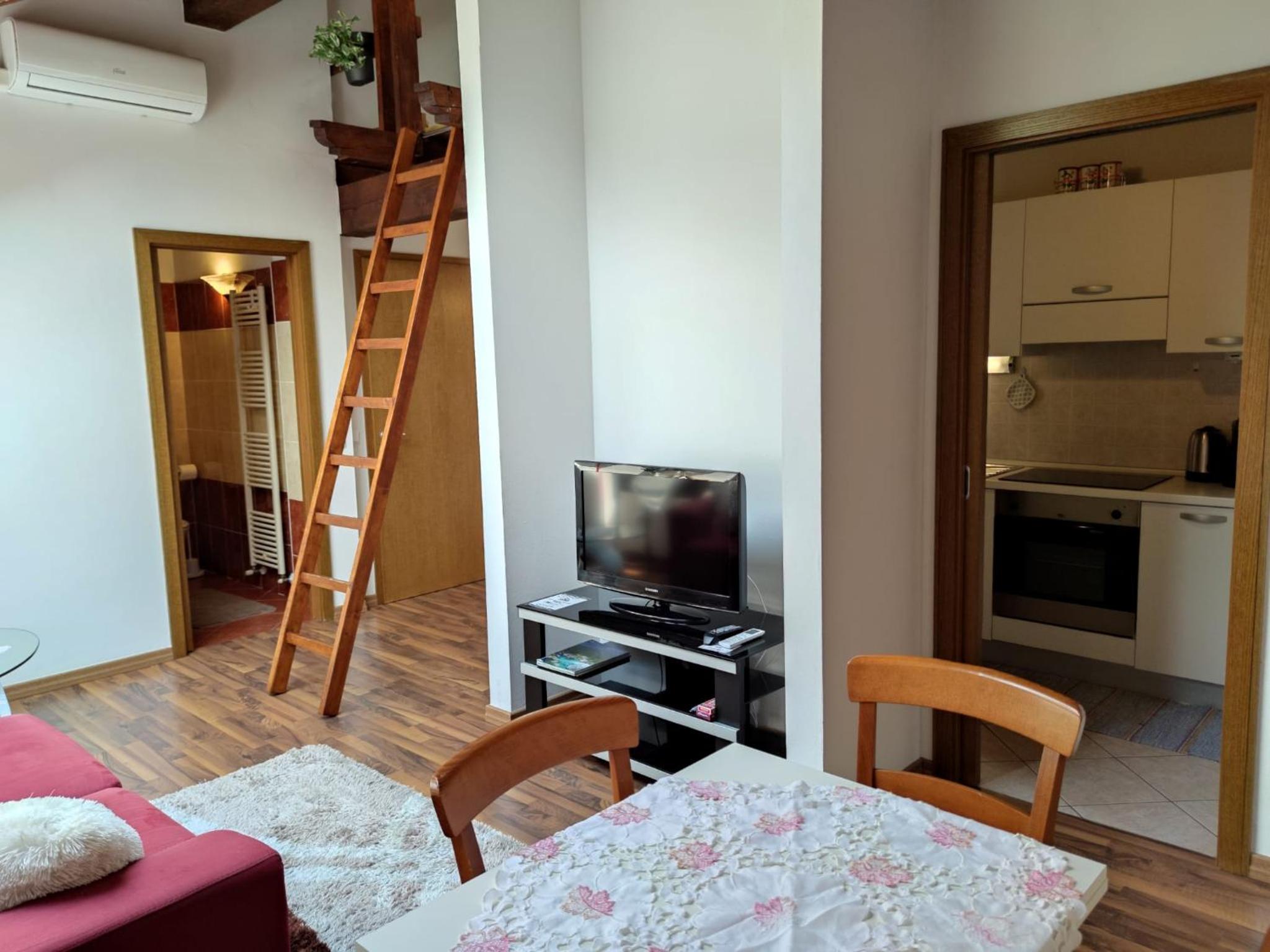 One-Bedroom Apartment - Photo 4