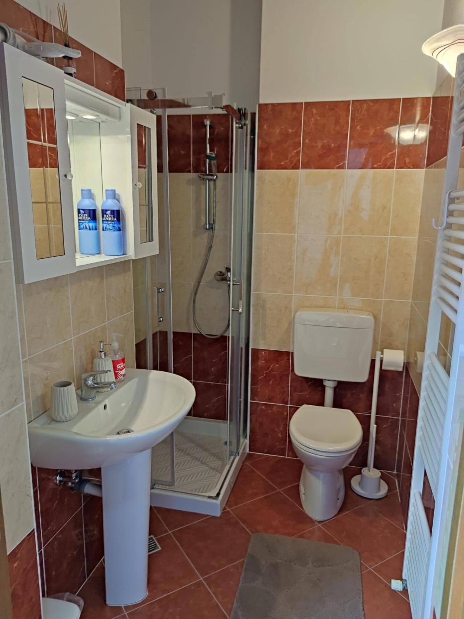 One-Bedroom Apartment - Photo 6