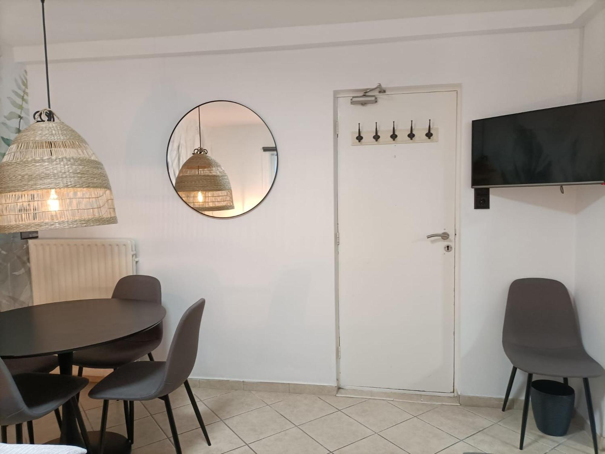 One-Bedroom Apartment - Photo 15