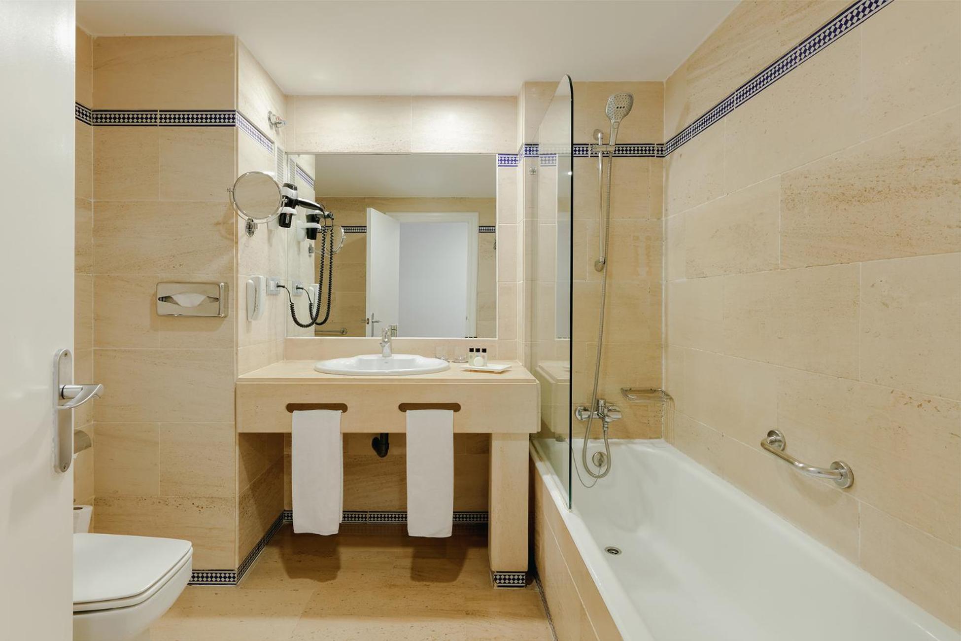 Standard Double Or Twin Room - Photo 4