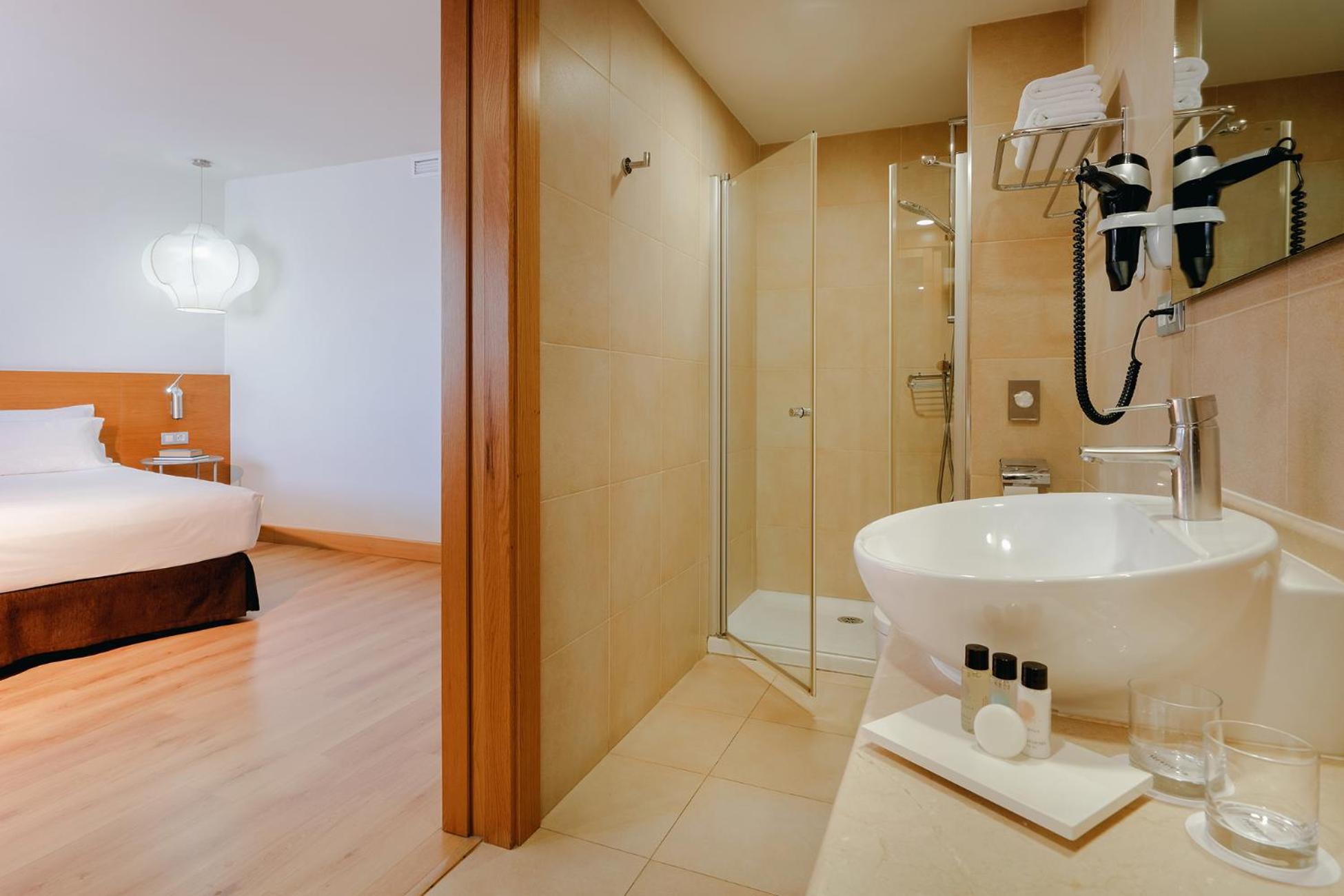 Standard Double Or Twin Room - Photo 7