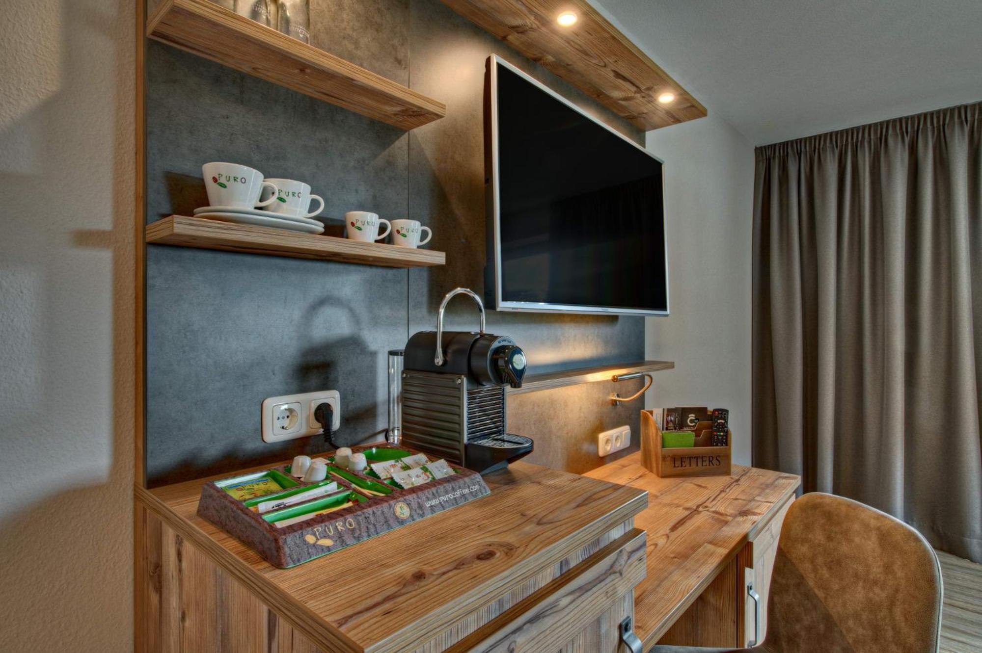 Junior Suite with Balcony photo 3