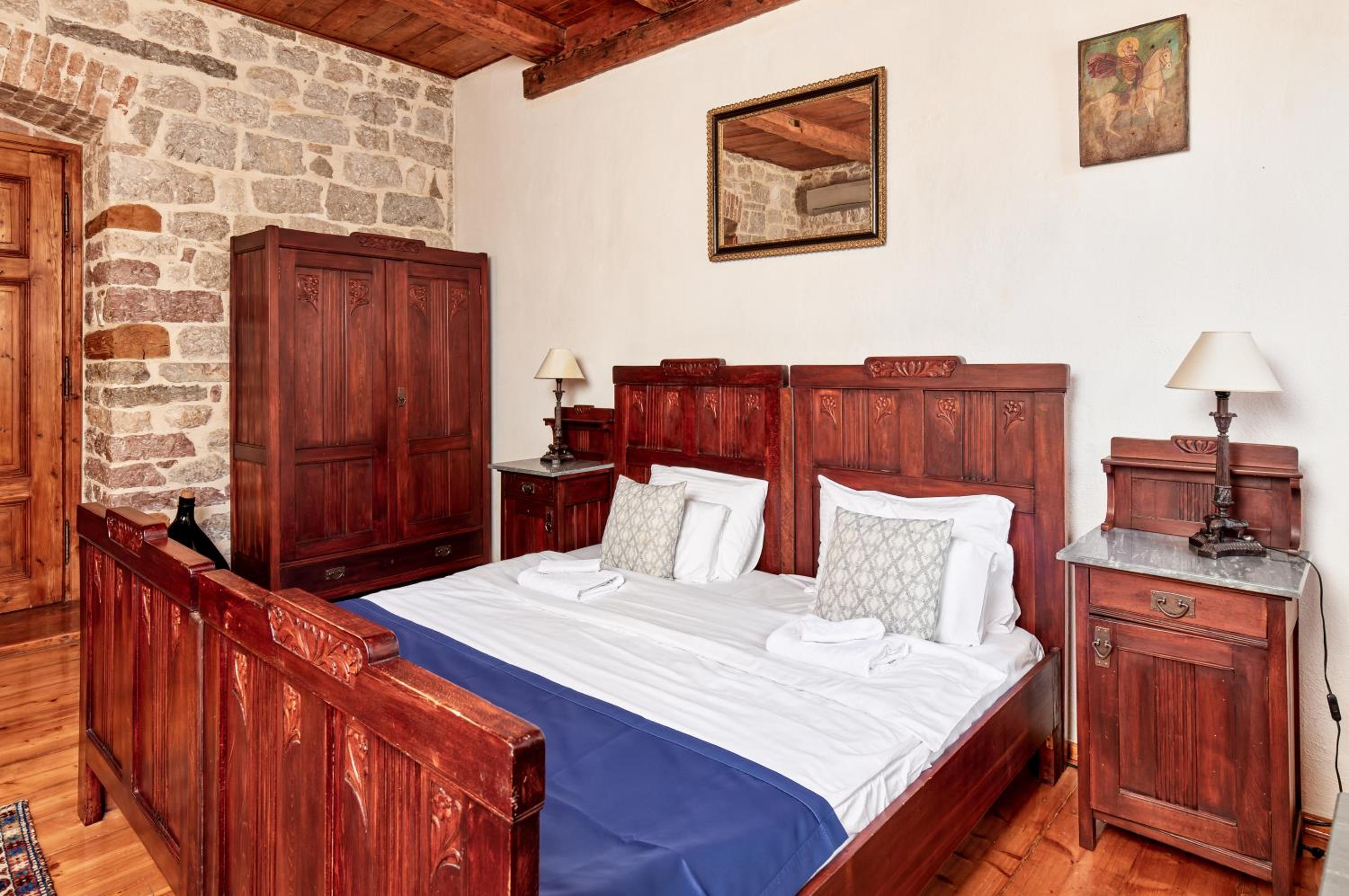 Heritage Room with Shared bathroom