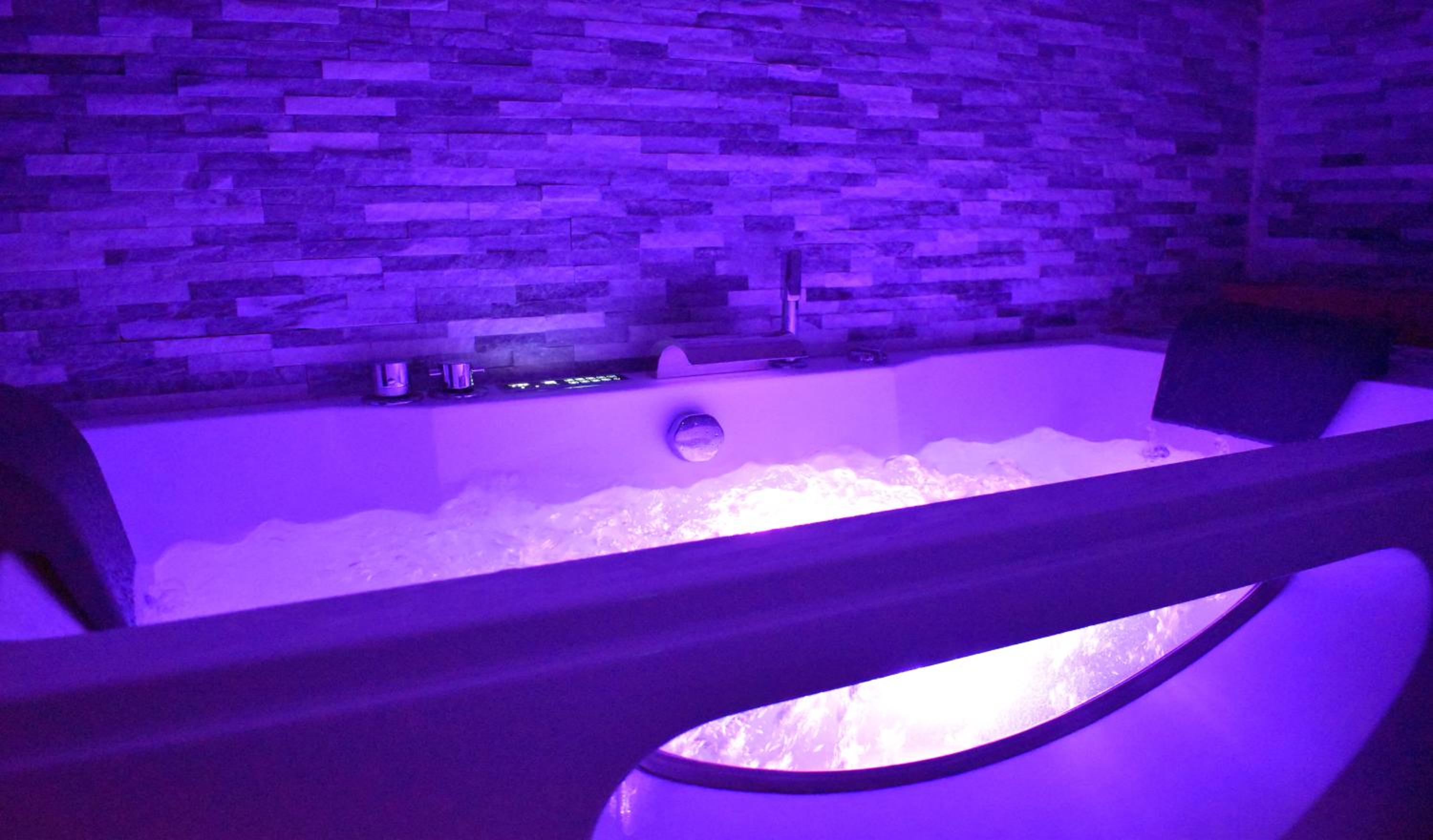 Suite with Spa Bath - Photo 8