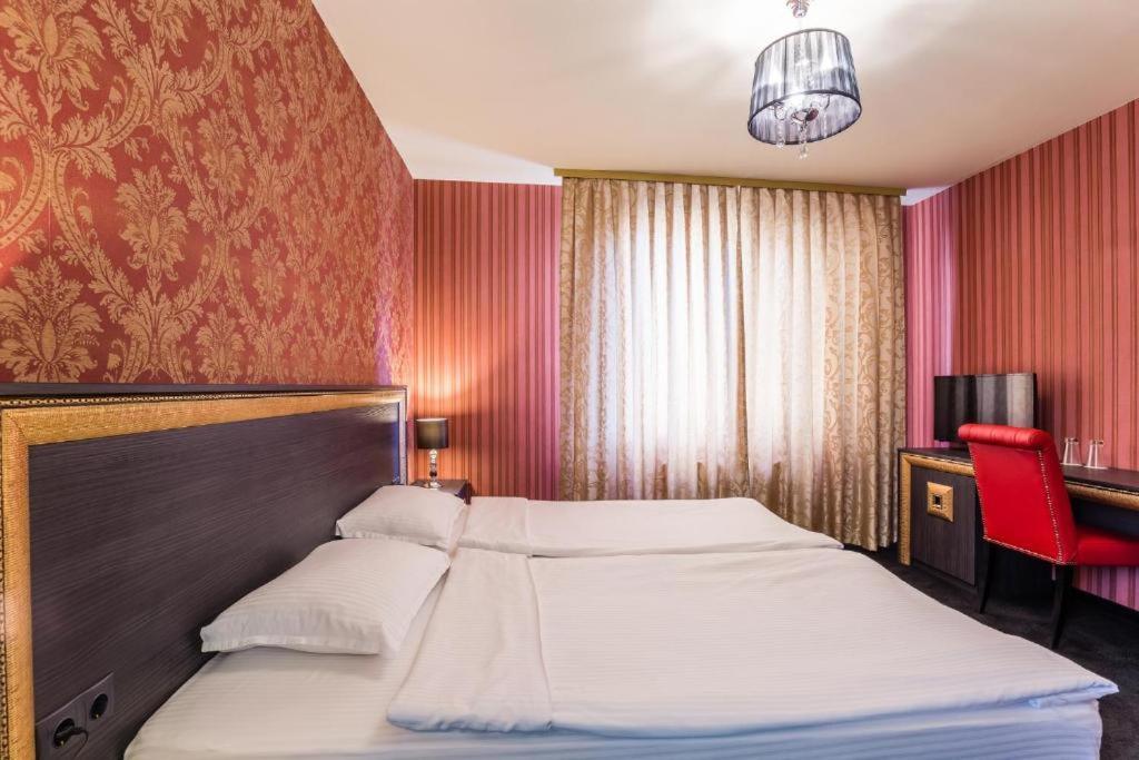 Deluxe Suite - Photo 8
