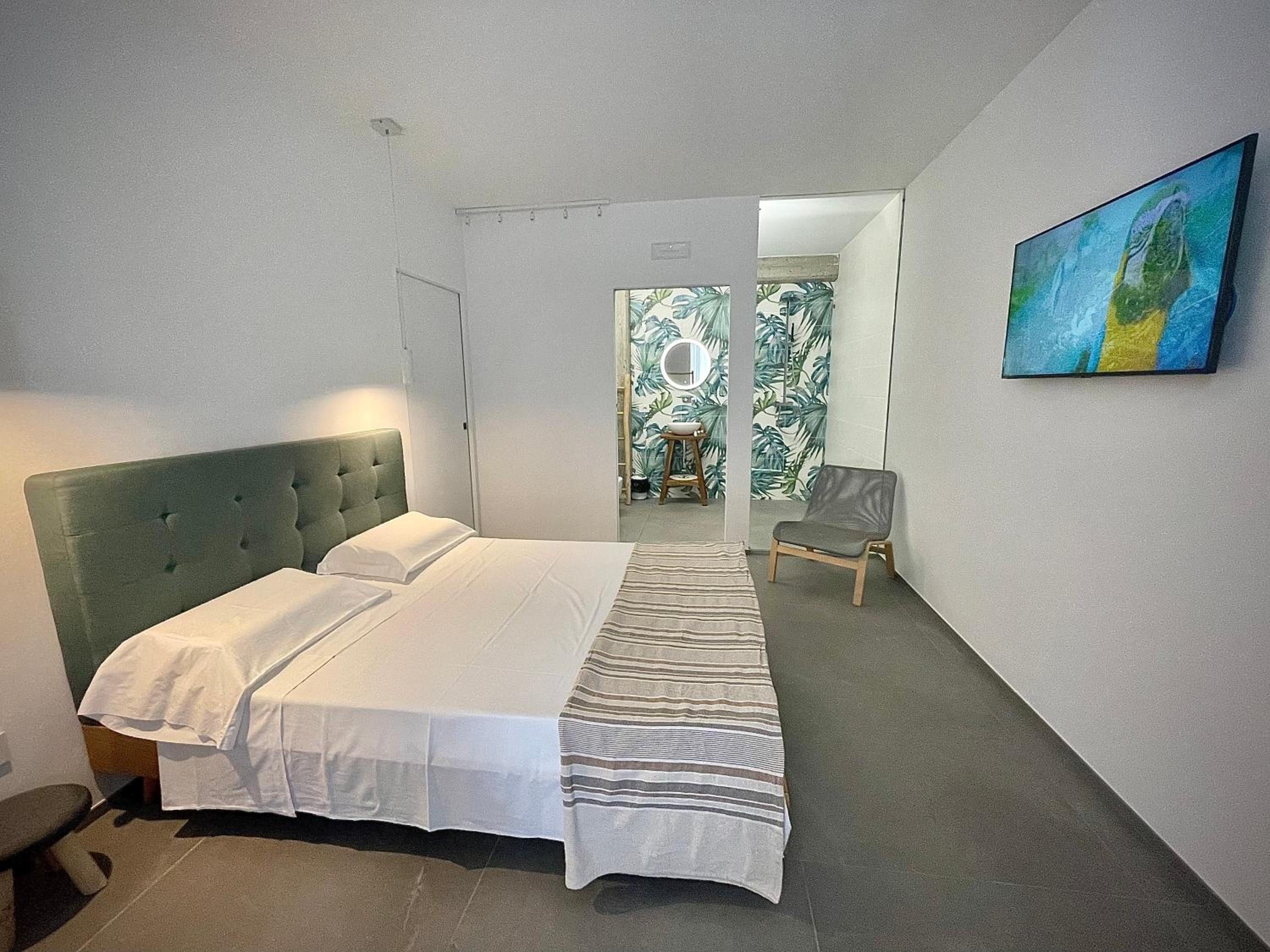 Deluxe Double Room with Shower