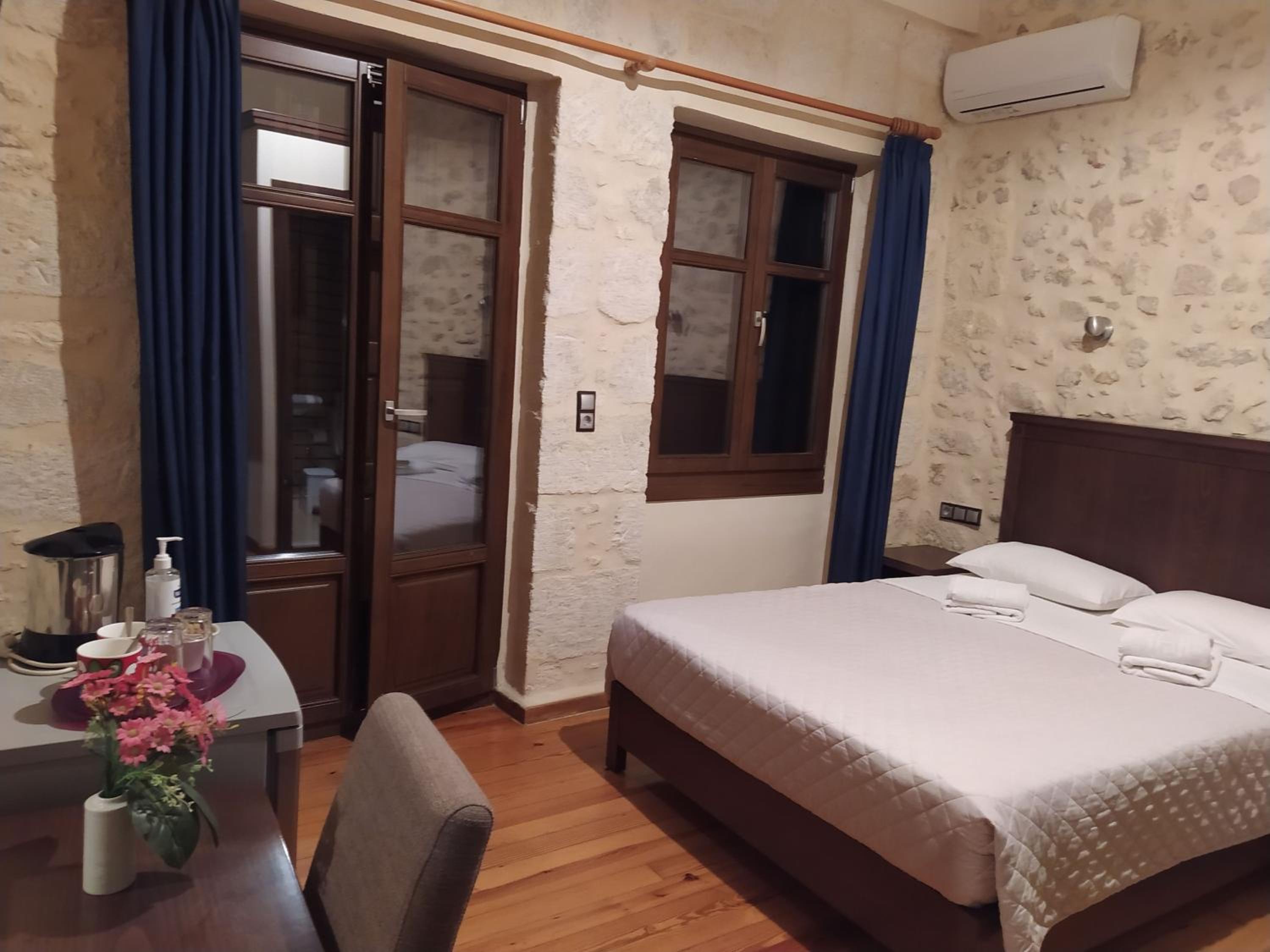 Superior Double Room with Sea View - Photo 9