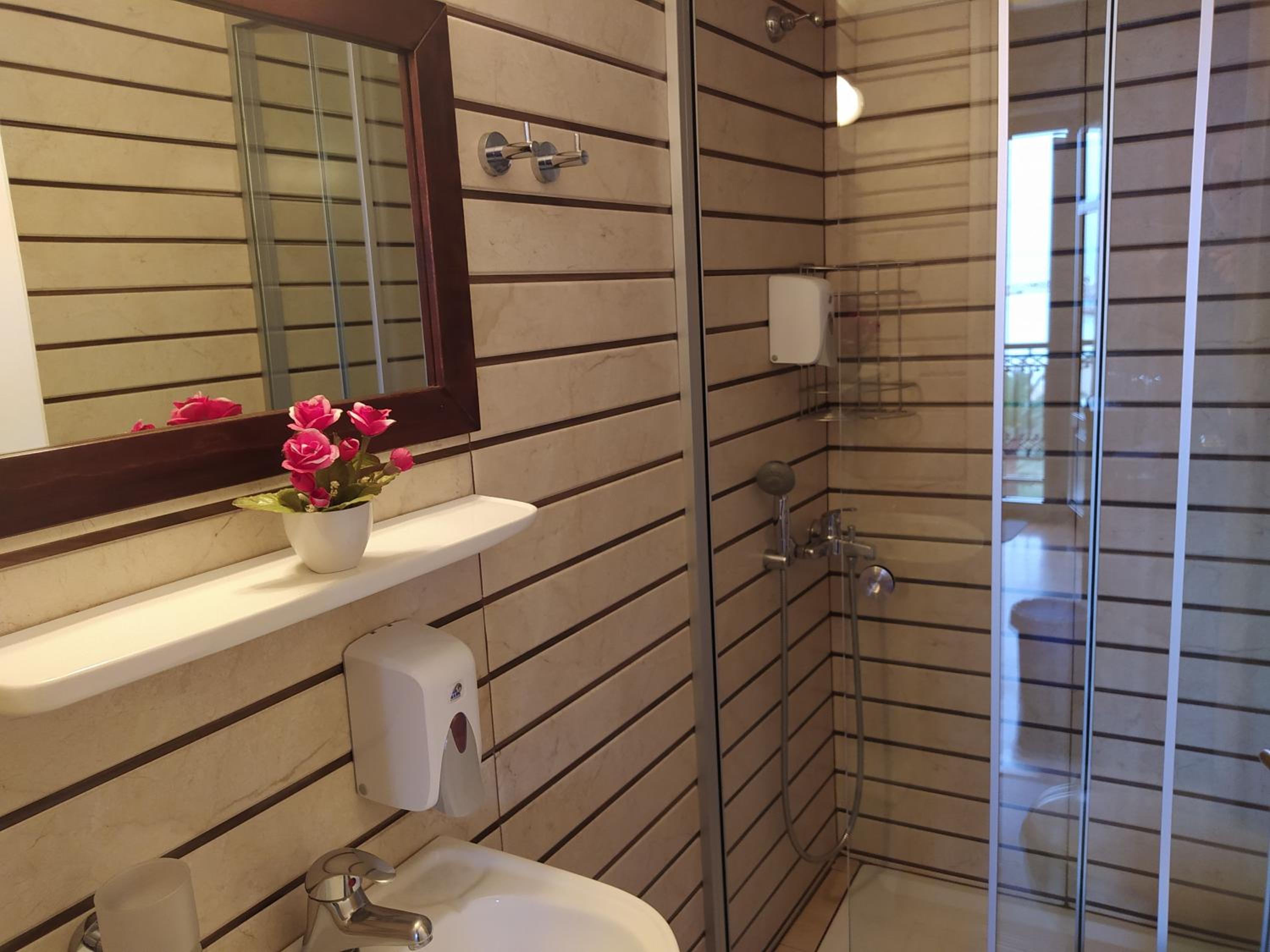 Superior Double Room with Sea View - Photo 5