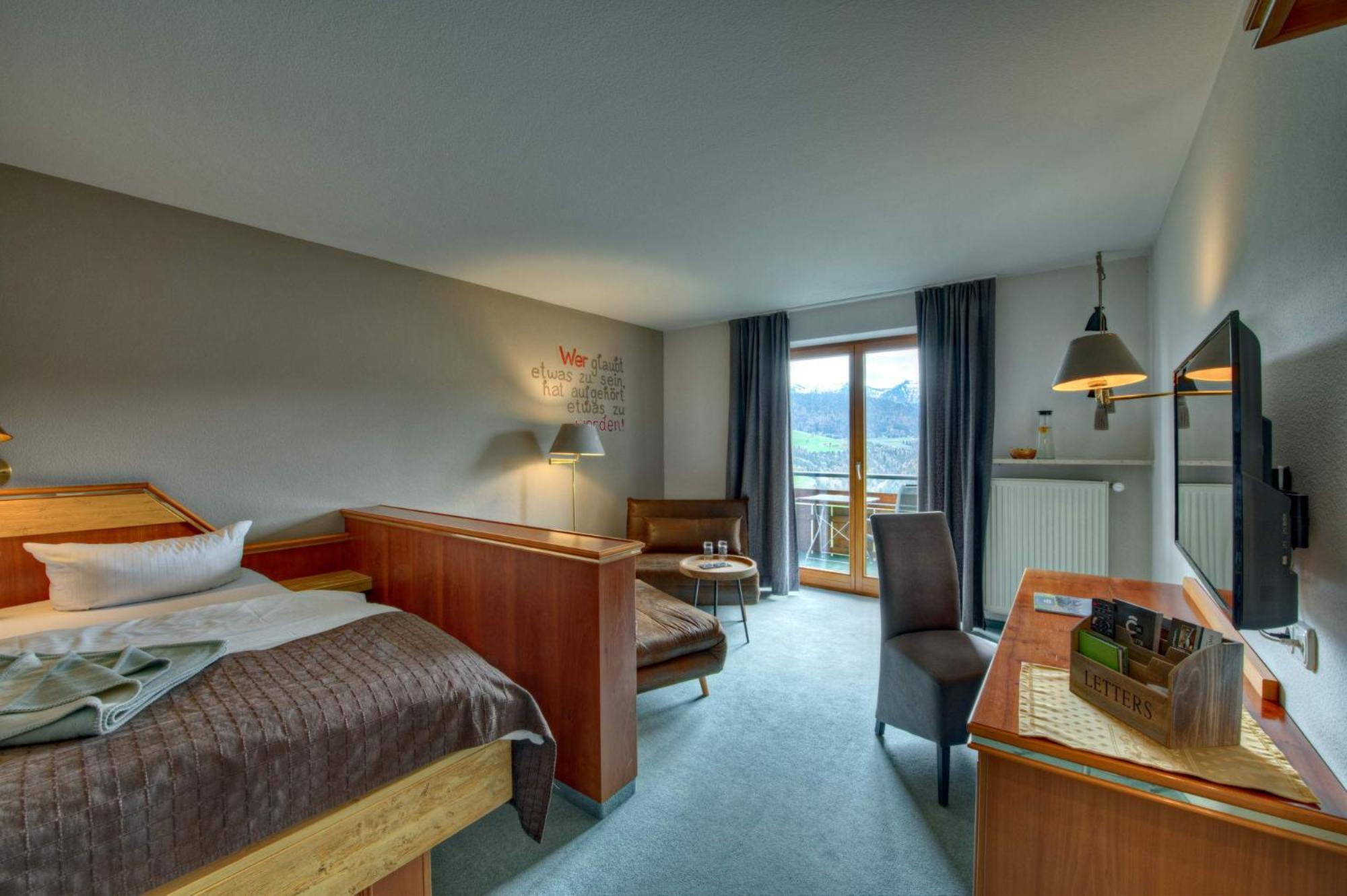 Deluxe Family Room with Balcony photo 2