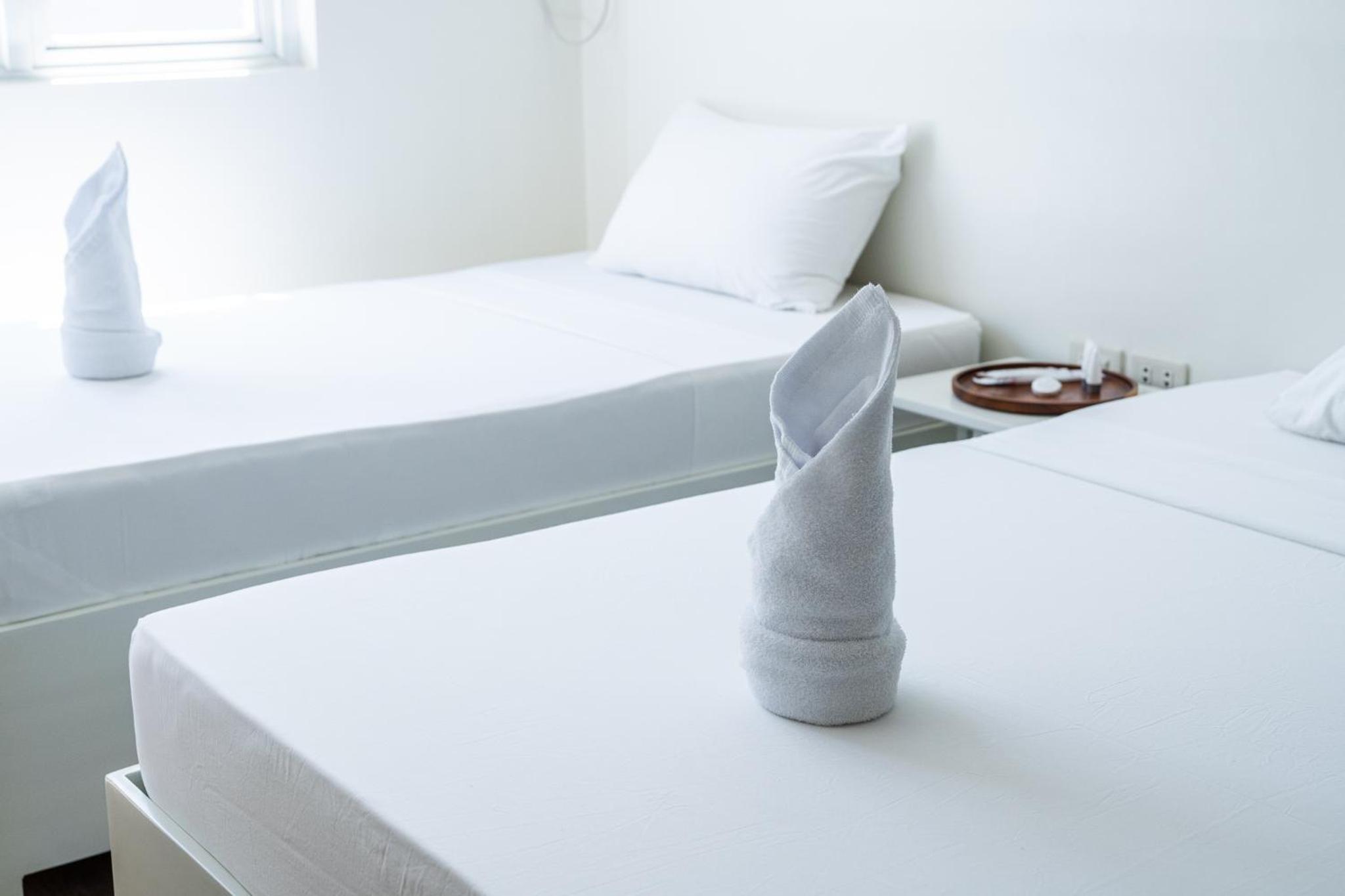Standard Twin Room - Photo 11
