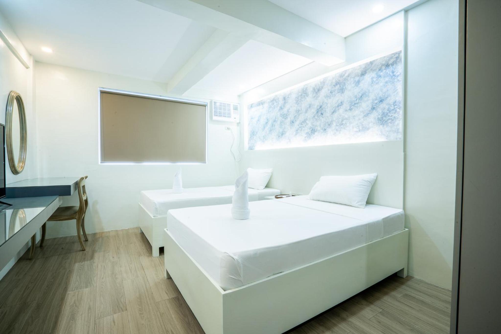 Standard Twin Room - Photo 9