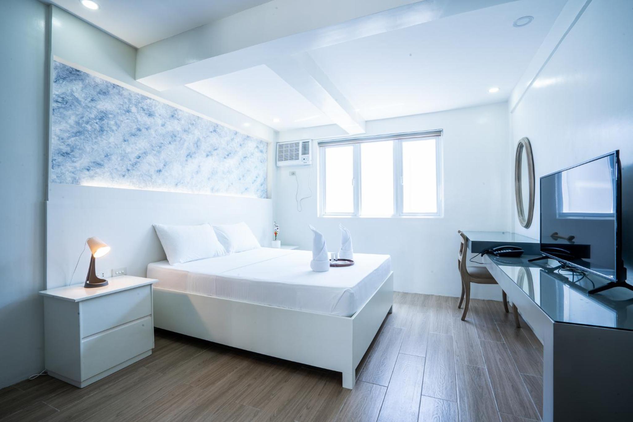 Deluxe Queen Room