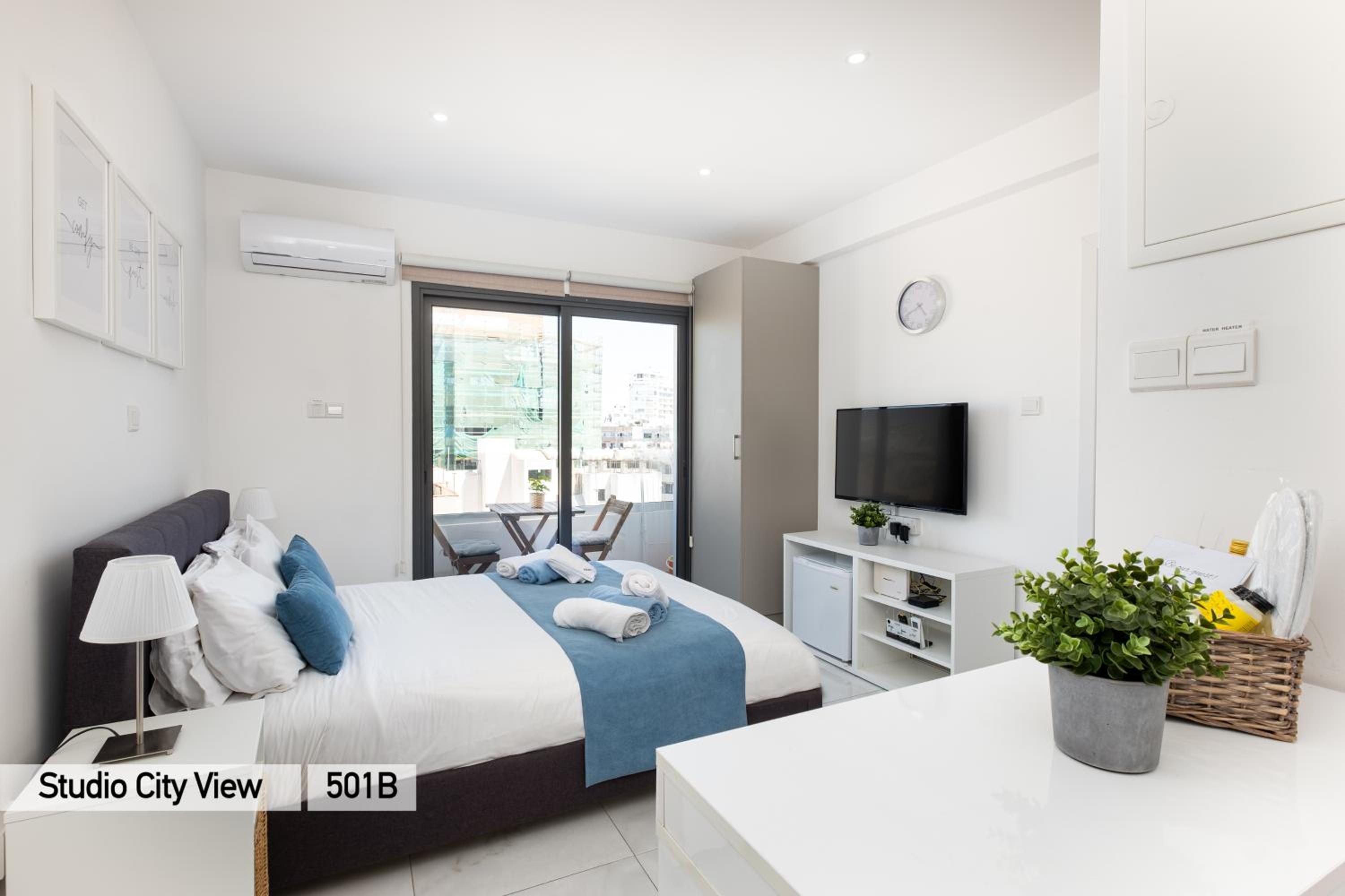 Studio Apartment with City View - Photo 22