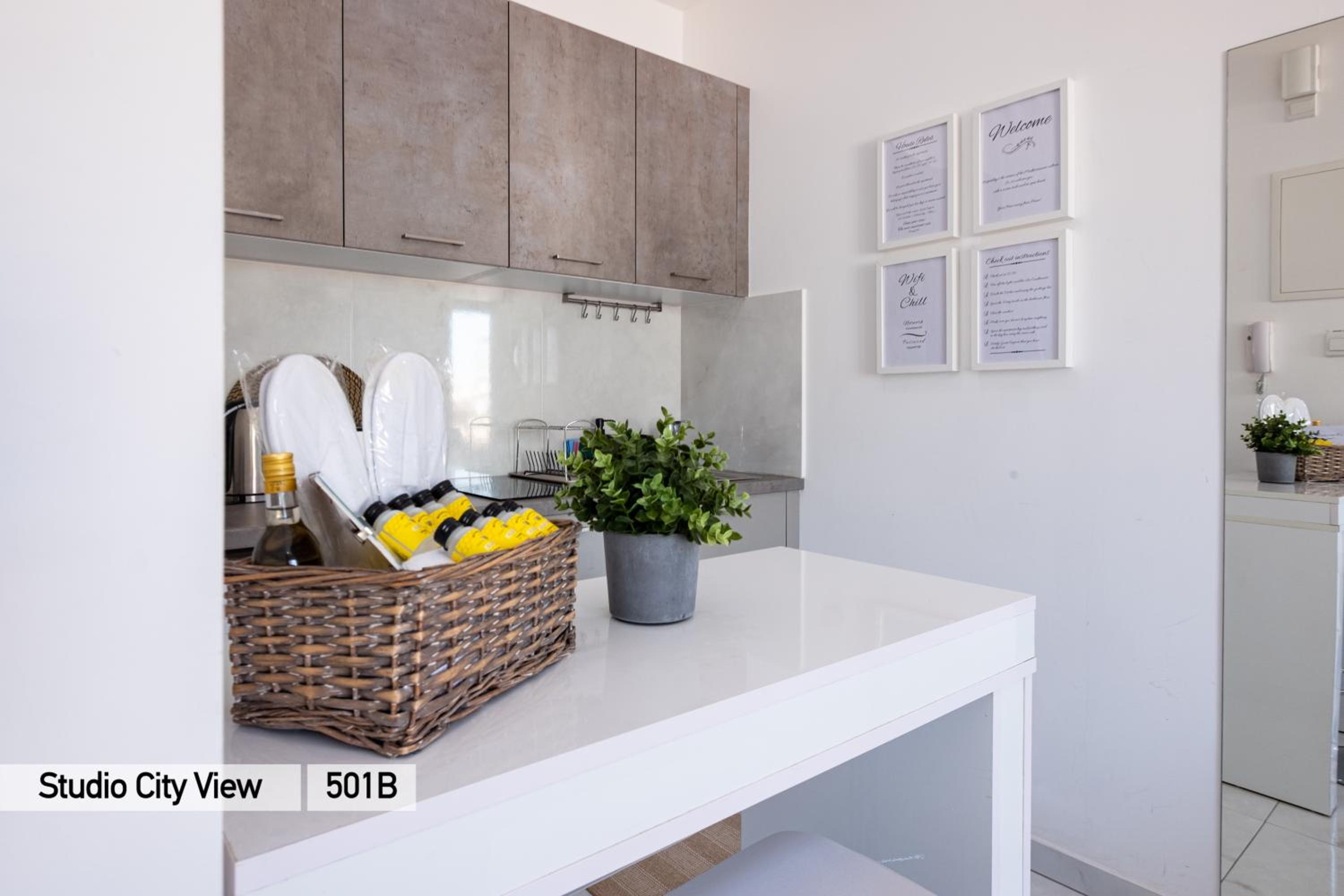Studio Apartment with City View - Photo 7