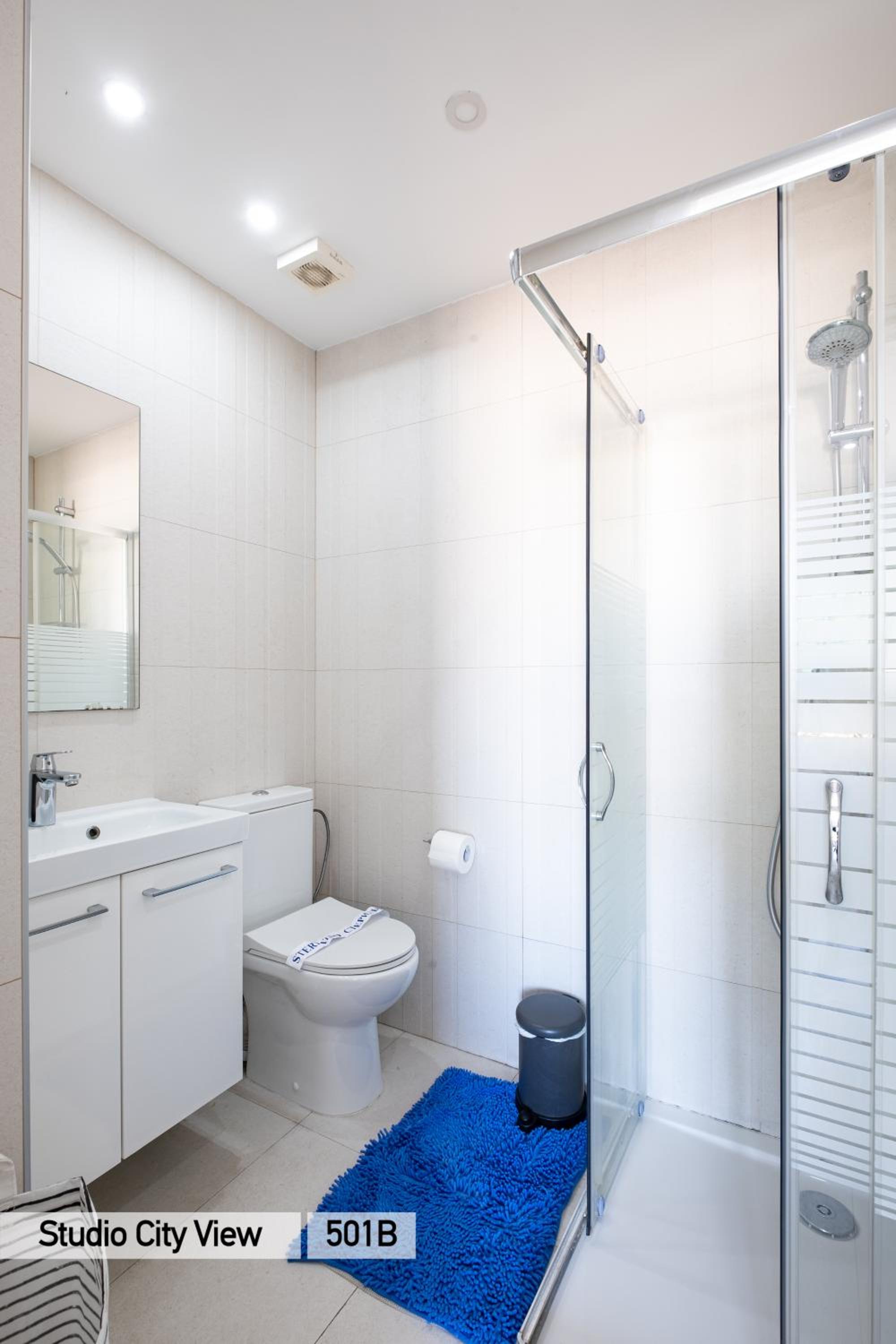 Studio Apartment with City View - Photo 12