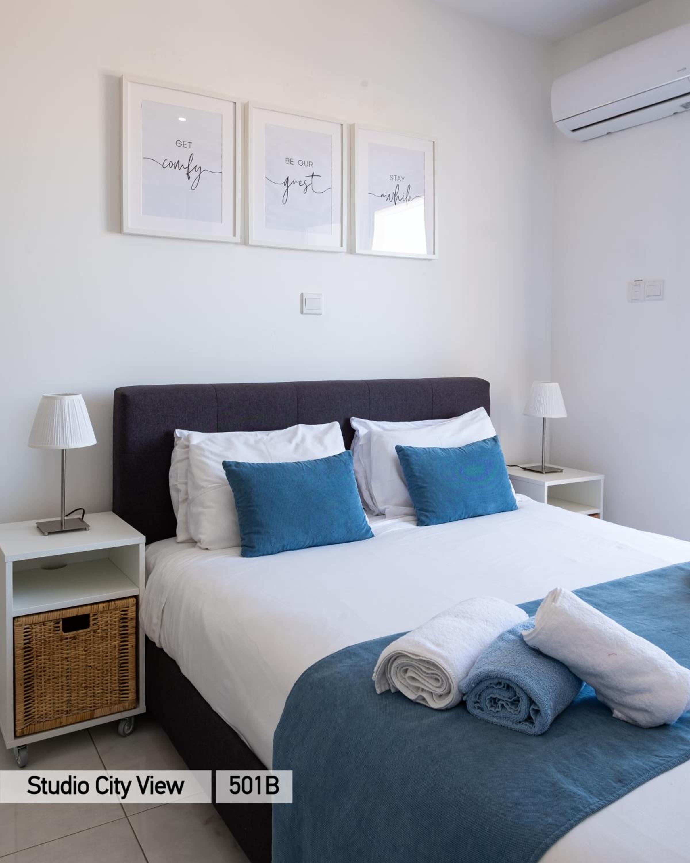 Studio Apartment with City View - Photo 15