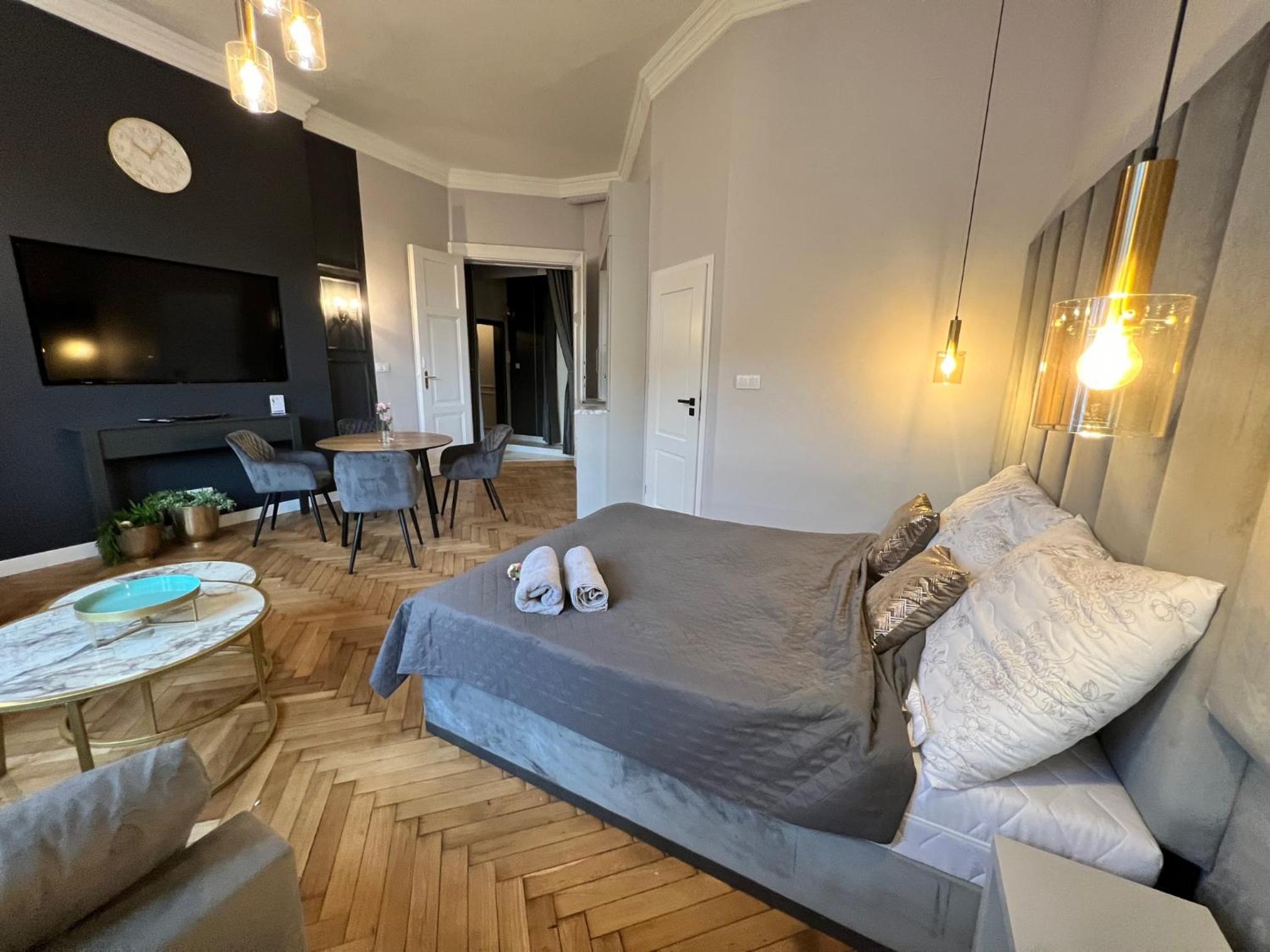 Studio Apartment photo 1
