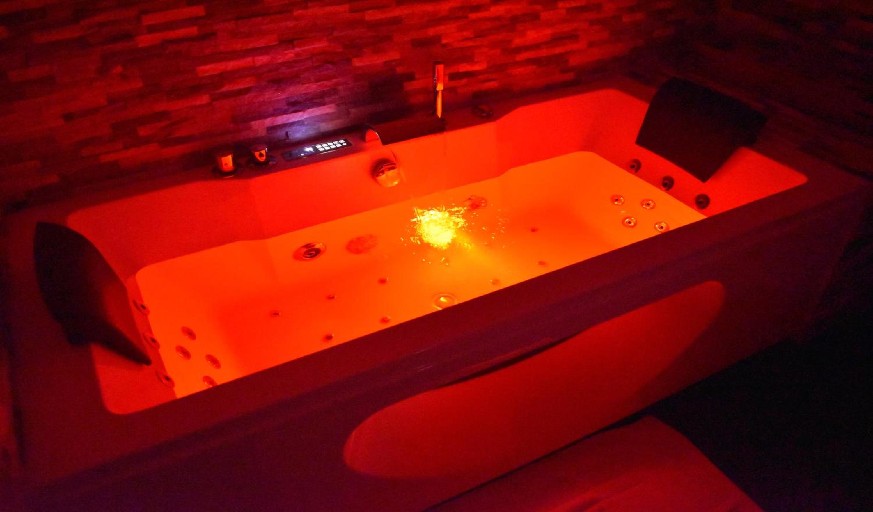 Suite with Spa Bath - Photo 6