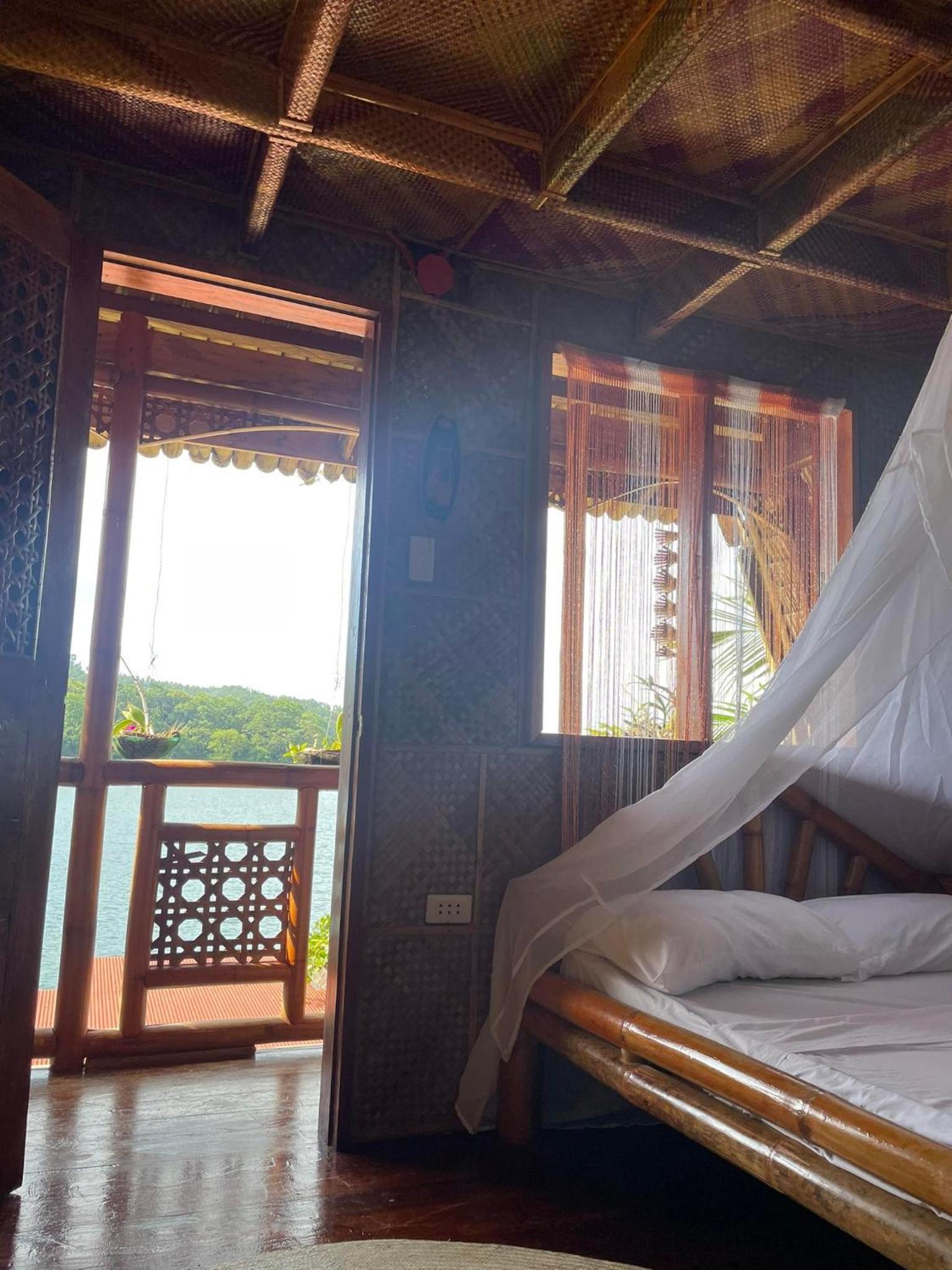 Deluxe Double Room with Balcony and Sea View - Photo 13