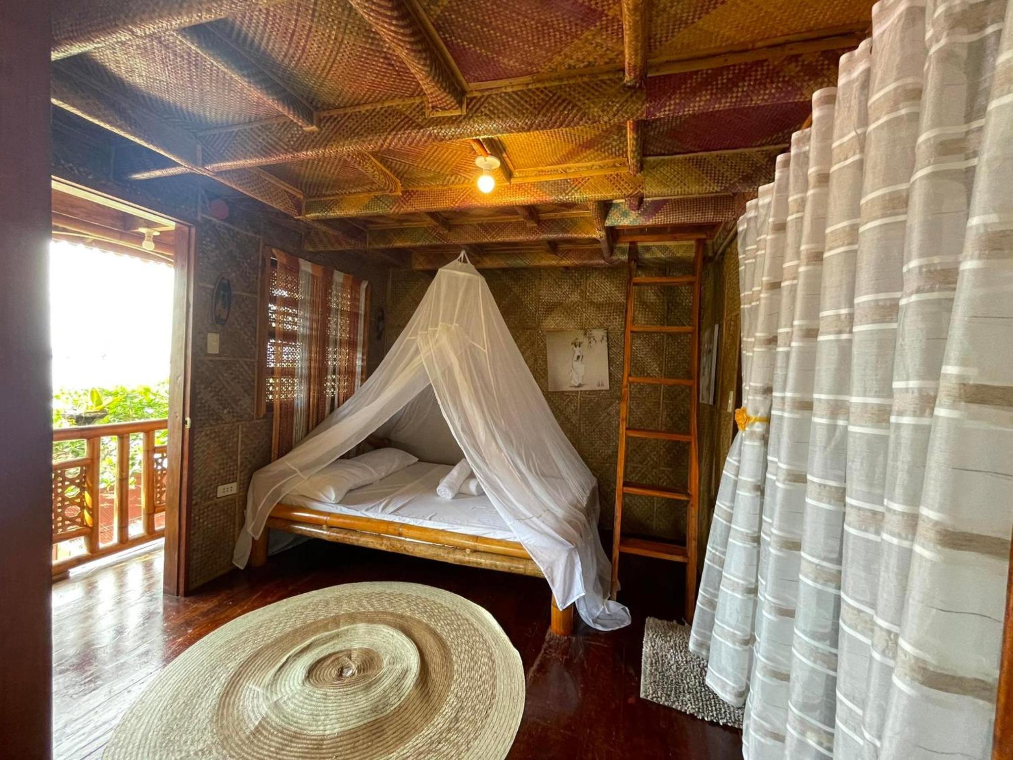 Deluxe Double Room with Balcony and Sea View - Photo 12