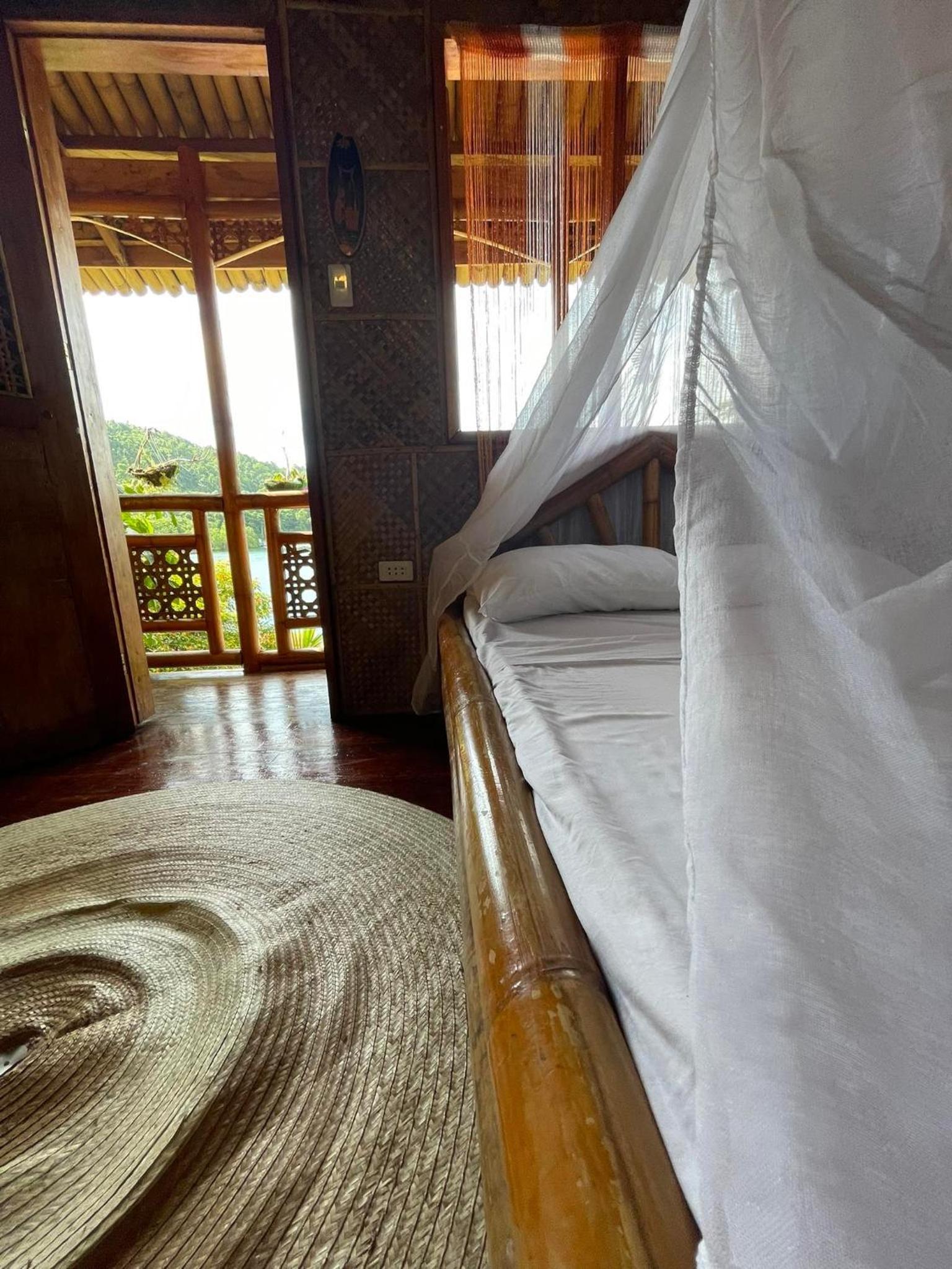 Deluxe Double Room with Balcony and Sea View - Photo 11