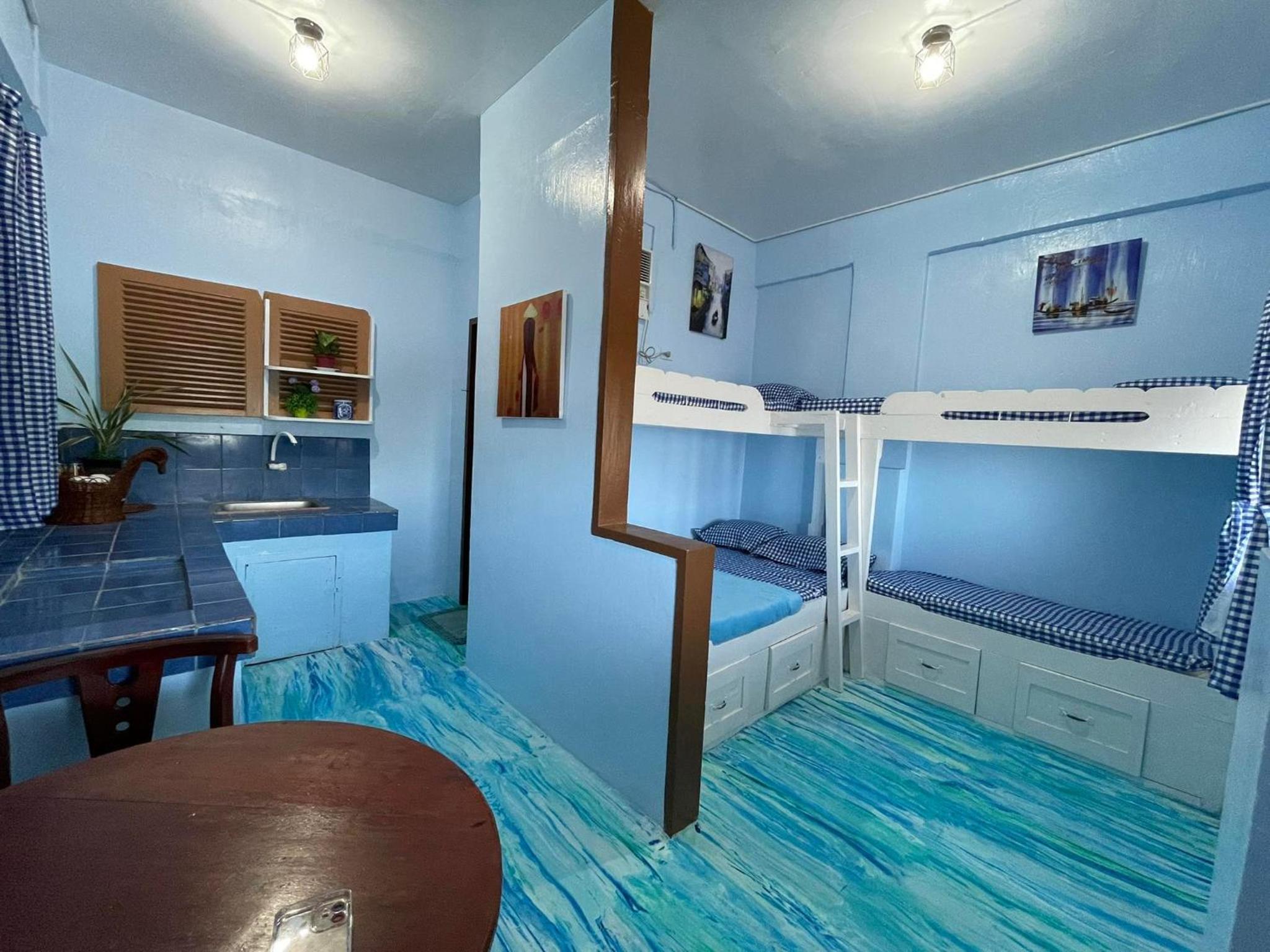Family Room - Photo 4