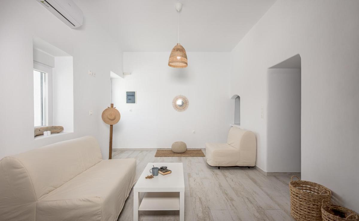 One-Bedroom Apartment photo 2
