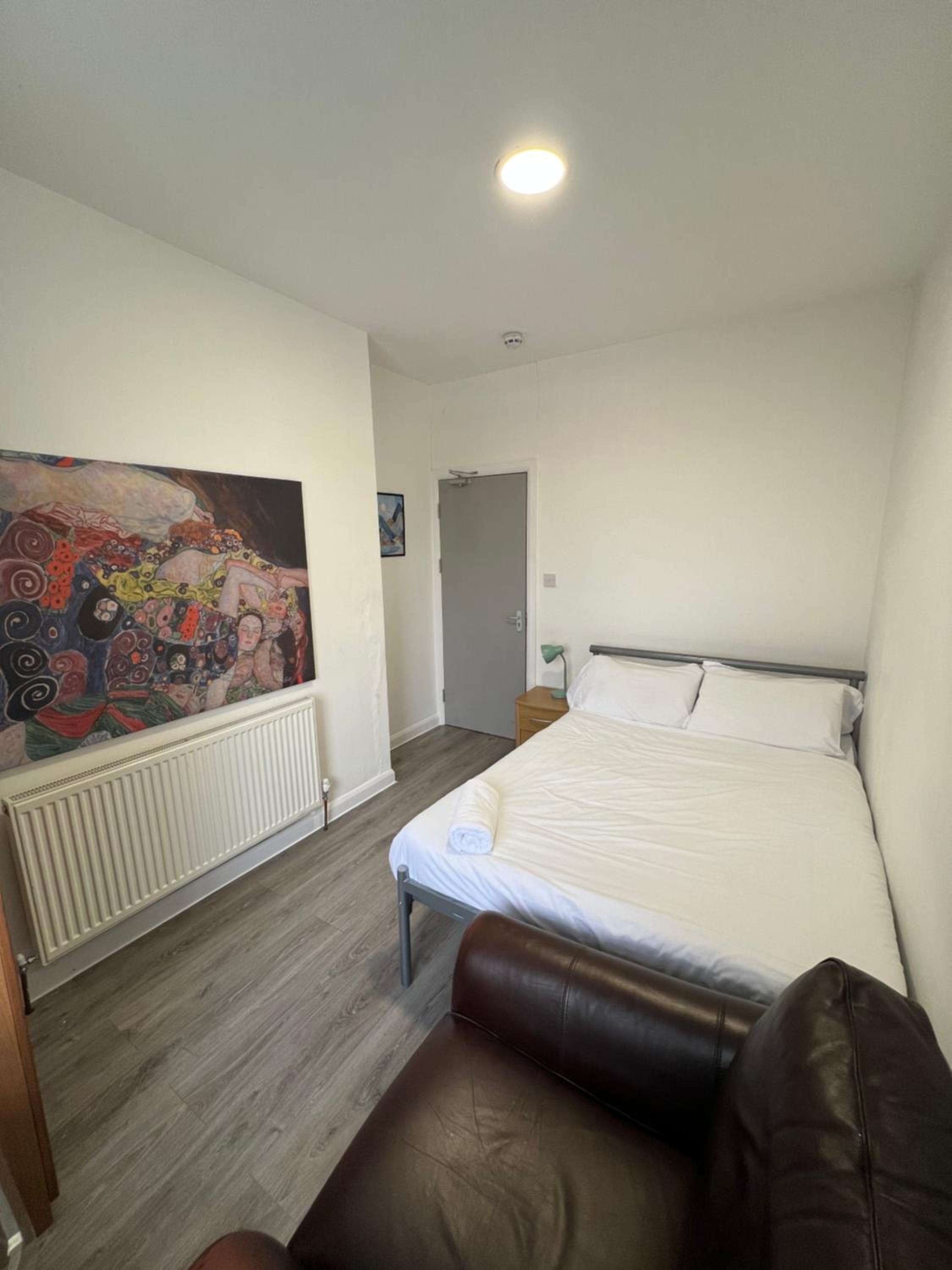 Three-Bedroom Apartment - Photo 10