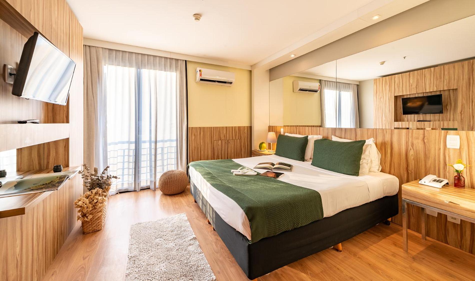 Suite with Side Sea View thumbnail 5