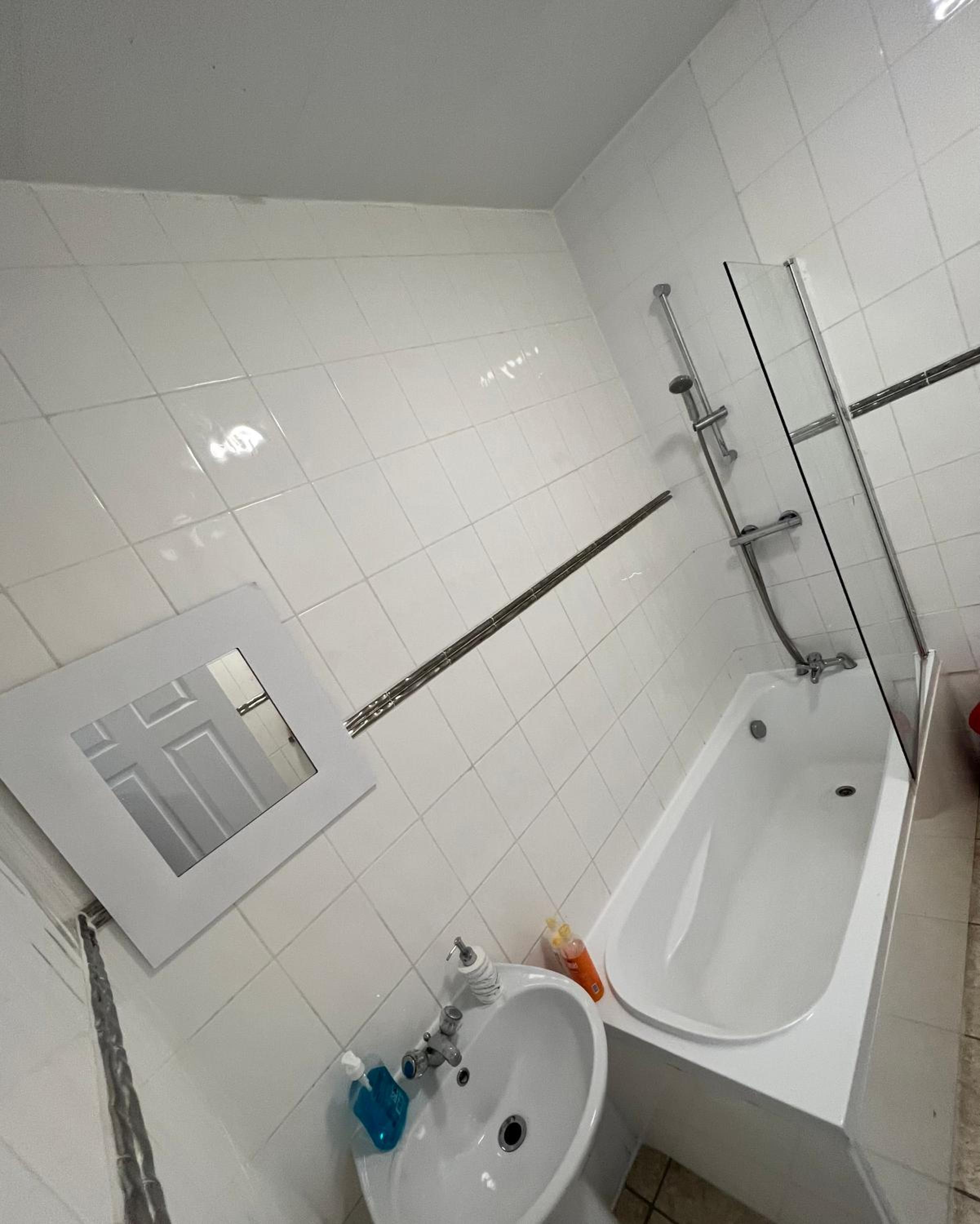 Three-Bedroom Apartment - Photo 8