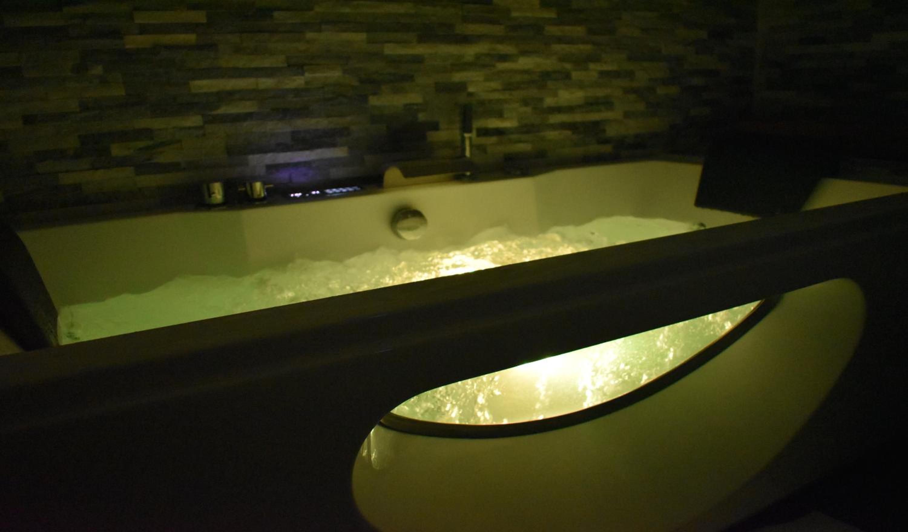 Suite with Spa Bath - Photo 4